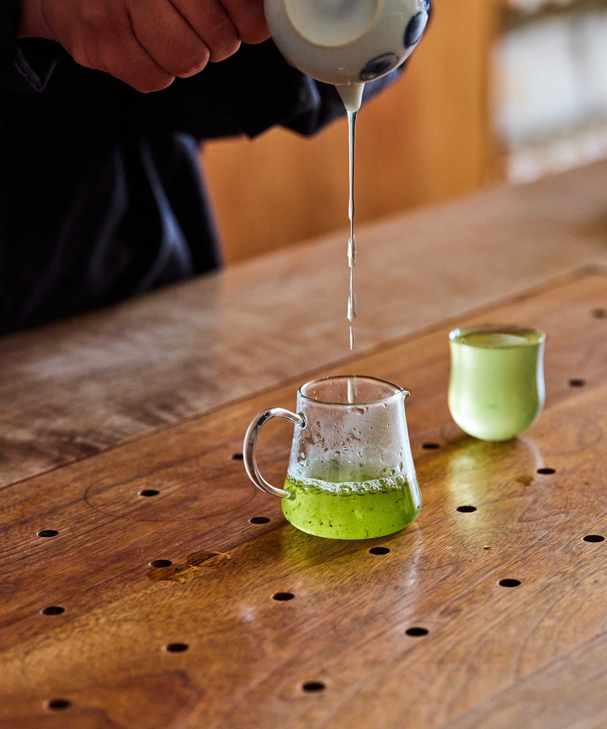 Shizuoka Gyokuro Mizu no Tsuyu in a hōhin ready for brewing