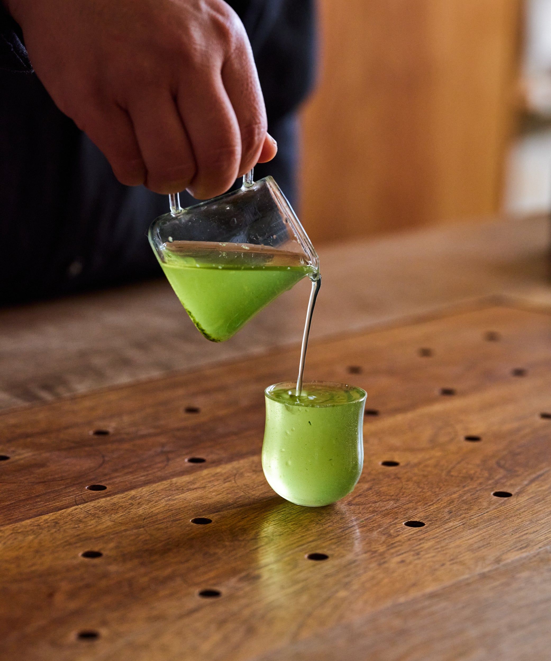 Shizuoka Gyokuro Mizu no Tsuyu steeping, releasing matcha-like perfumed aroma