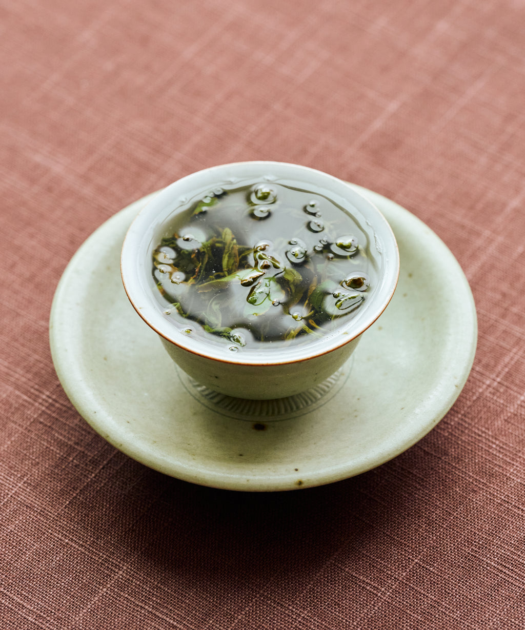 Takahashi's Oolong Inzatsu 131 golden liquor with orchid, rain water, and rock face notes, Shizuoka
