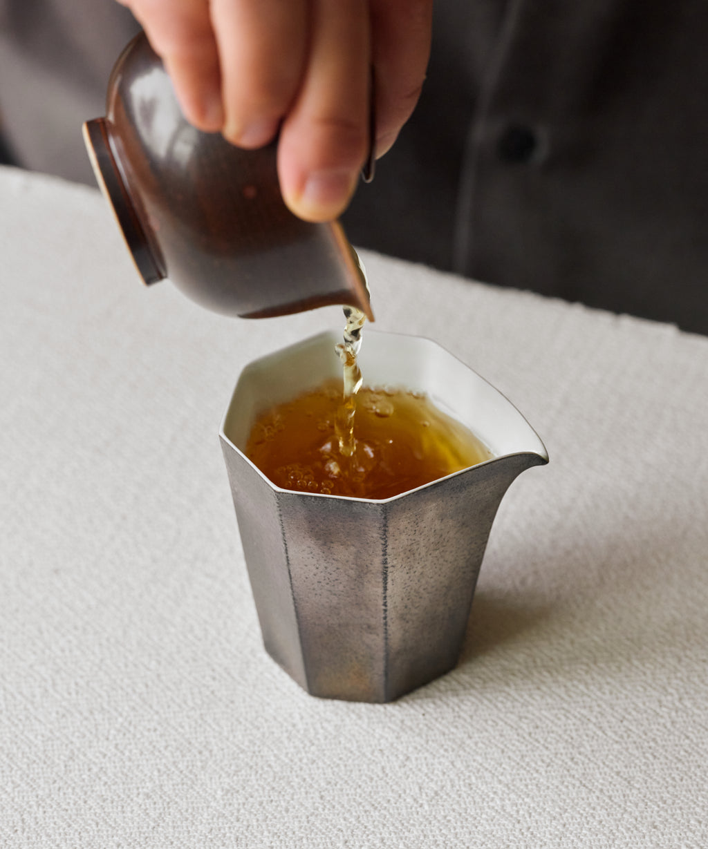 Snow Chrysanthemum & Pu'erh in a vessel ready for brewing