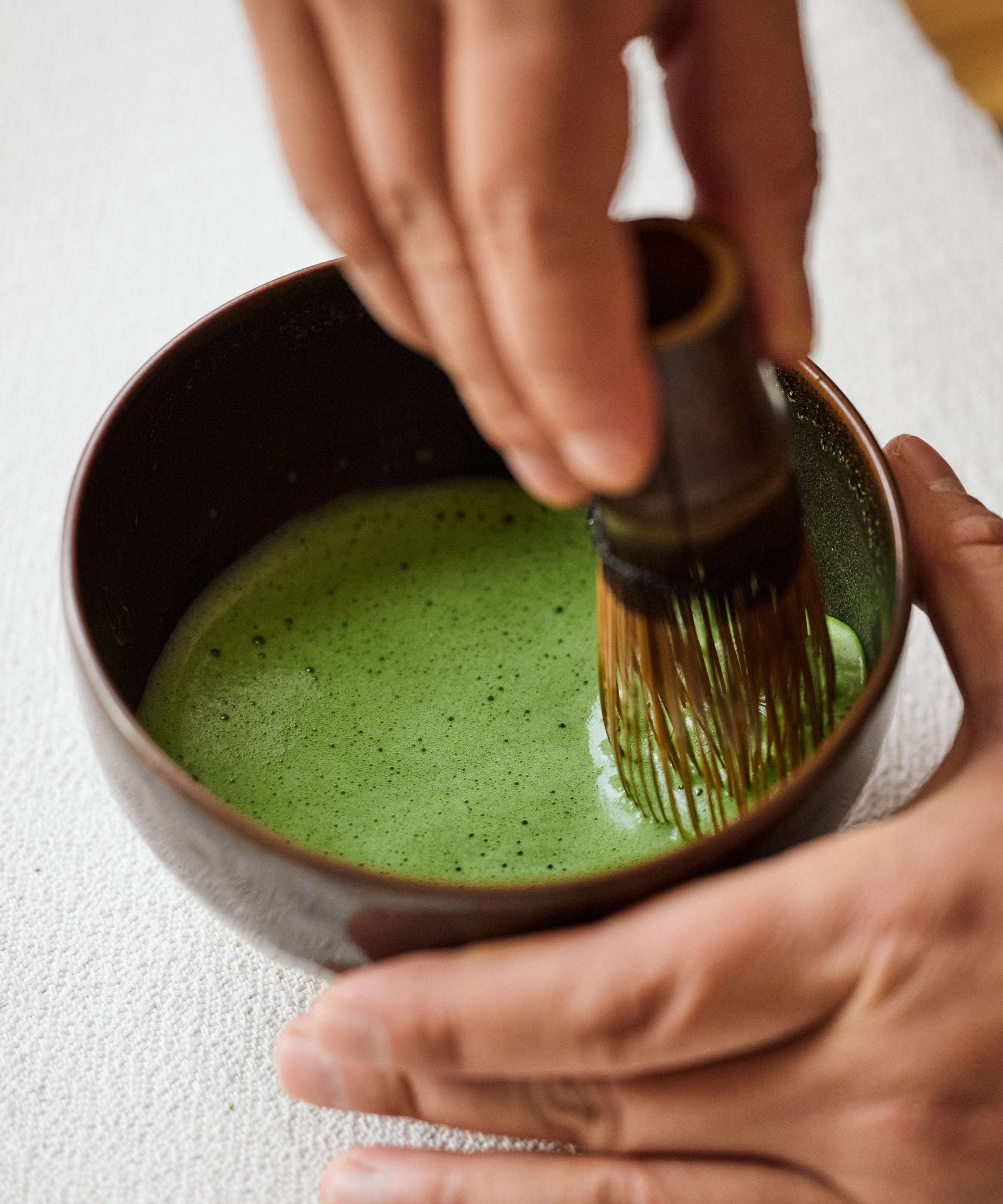 Sifting Matcha Seihyo no Shiro Shincha for traditional preparation, stone-ground by Ikkoen Chaho in Nagoya
