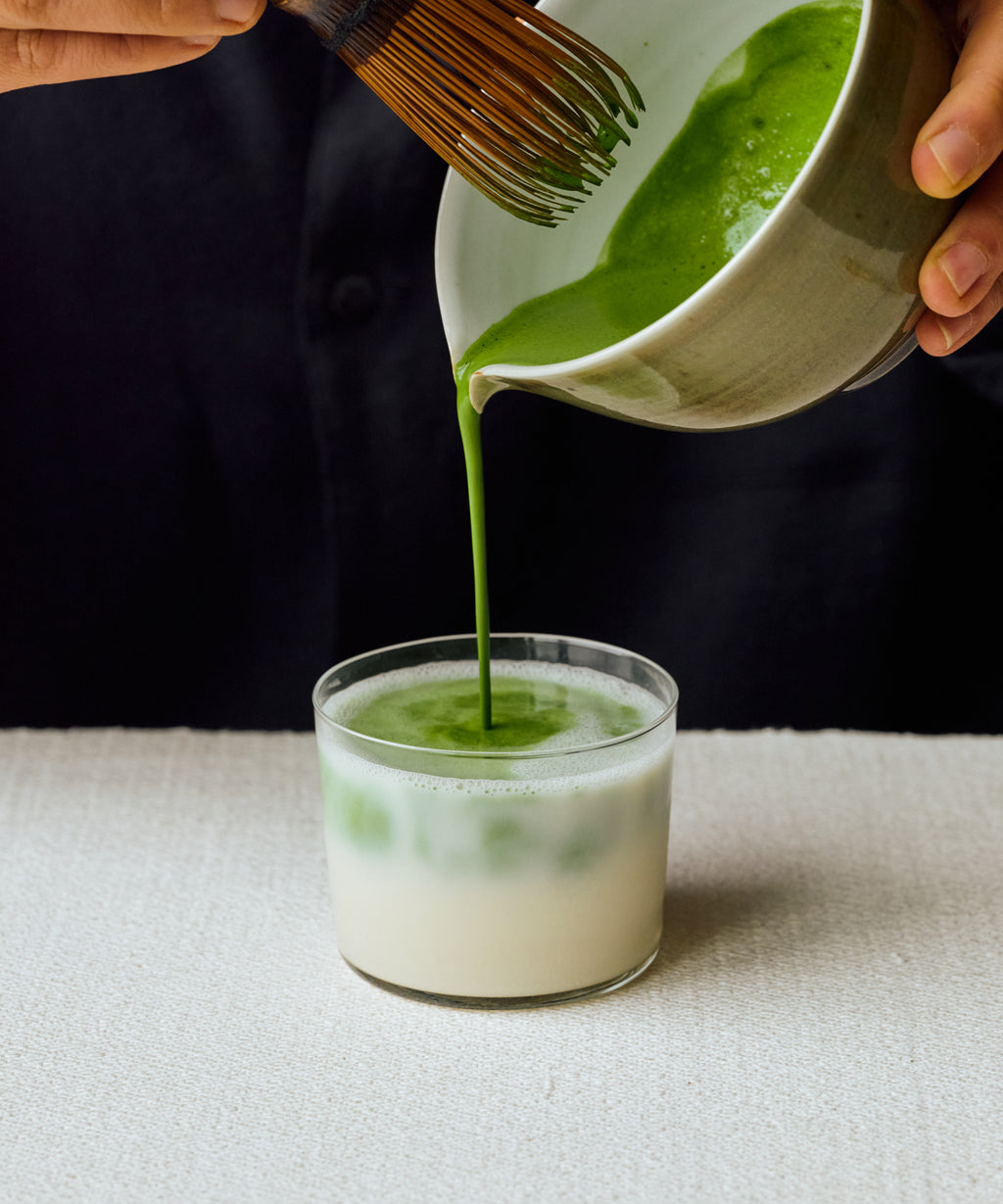 "Chawan" Ombre Green in use, matcha latte bowl by Wang Xinghua, Jingdezhen