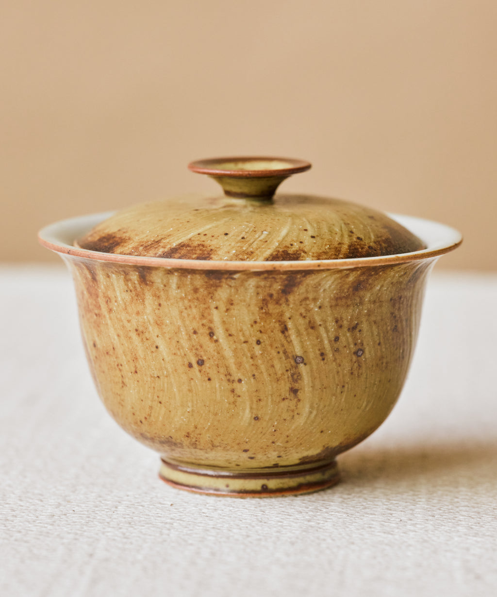 Gaiwan Earth II lid detail, earthy tones with brushstroke texture, Jingdezhen clay and porcelain