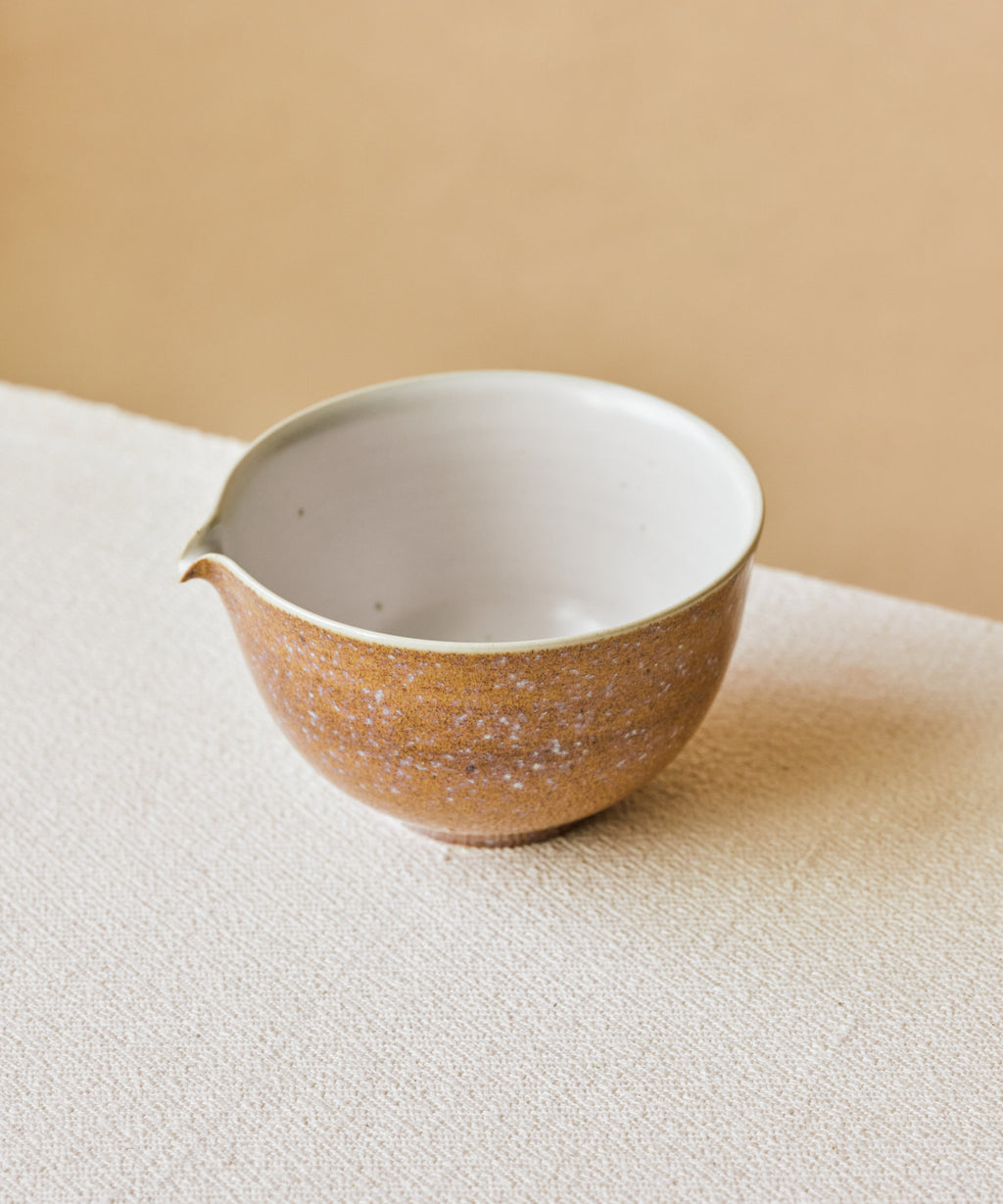 "Chawan" Brown Rouge in hand, brown rouge glaze with pour spout, Wang Xinghua ceramics, Jingdezhen