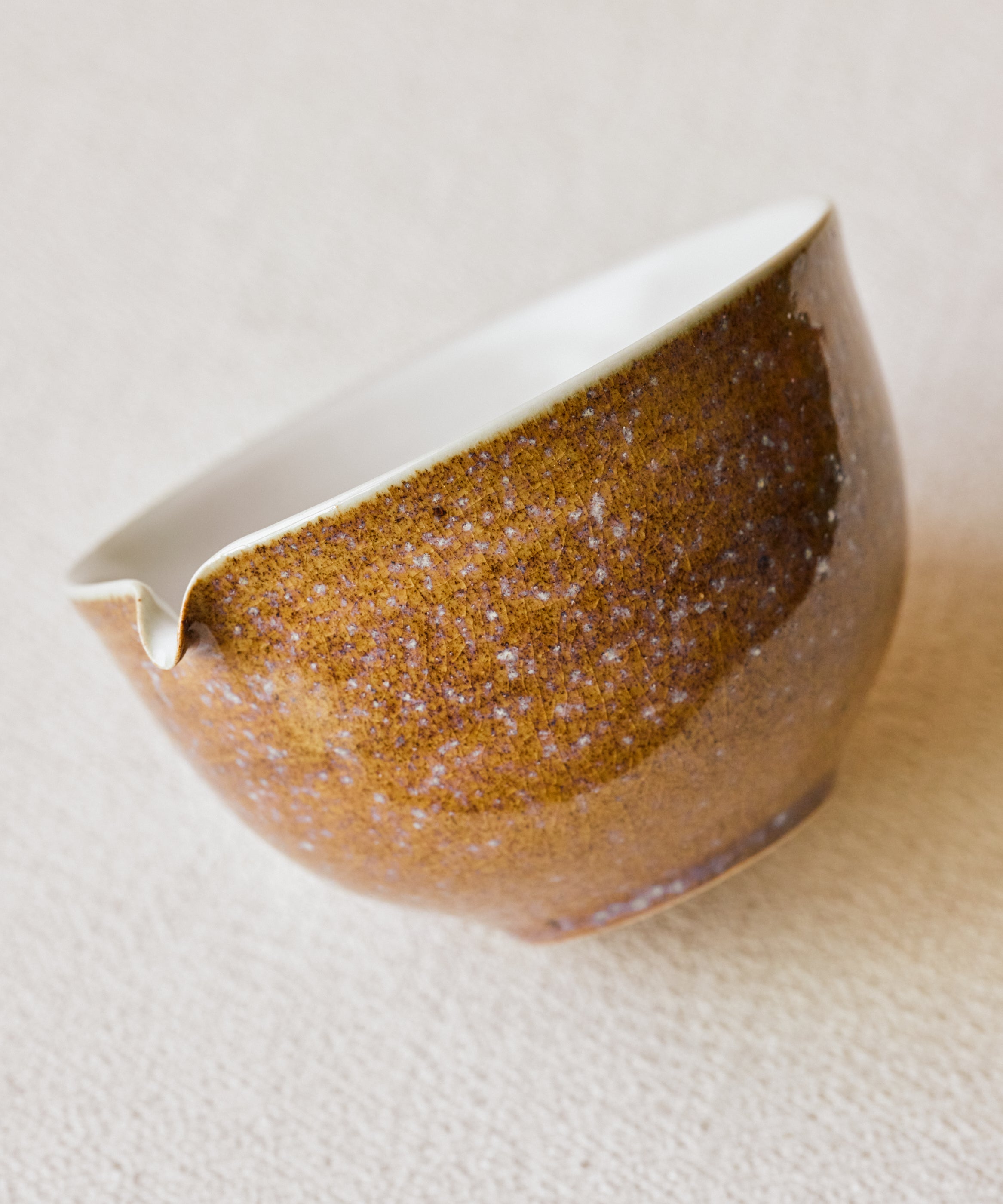 "Chawan" Brown Rouge interior, brown rouge interior glaze, handcrafted by Wang Xinghua, Jingdezhen