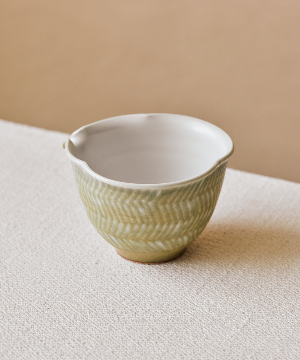 Pitcher Green Gourd side view, curved spout for precise pours, Wang Xinghua gongfu teaware, Jingdezhen