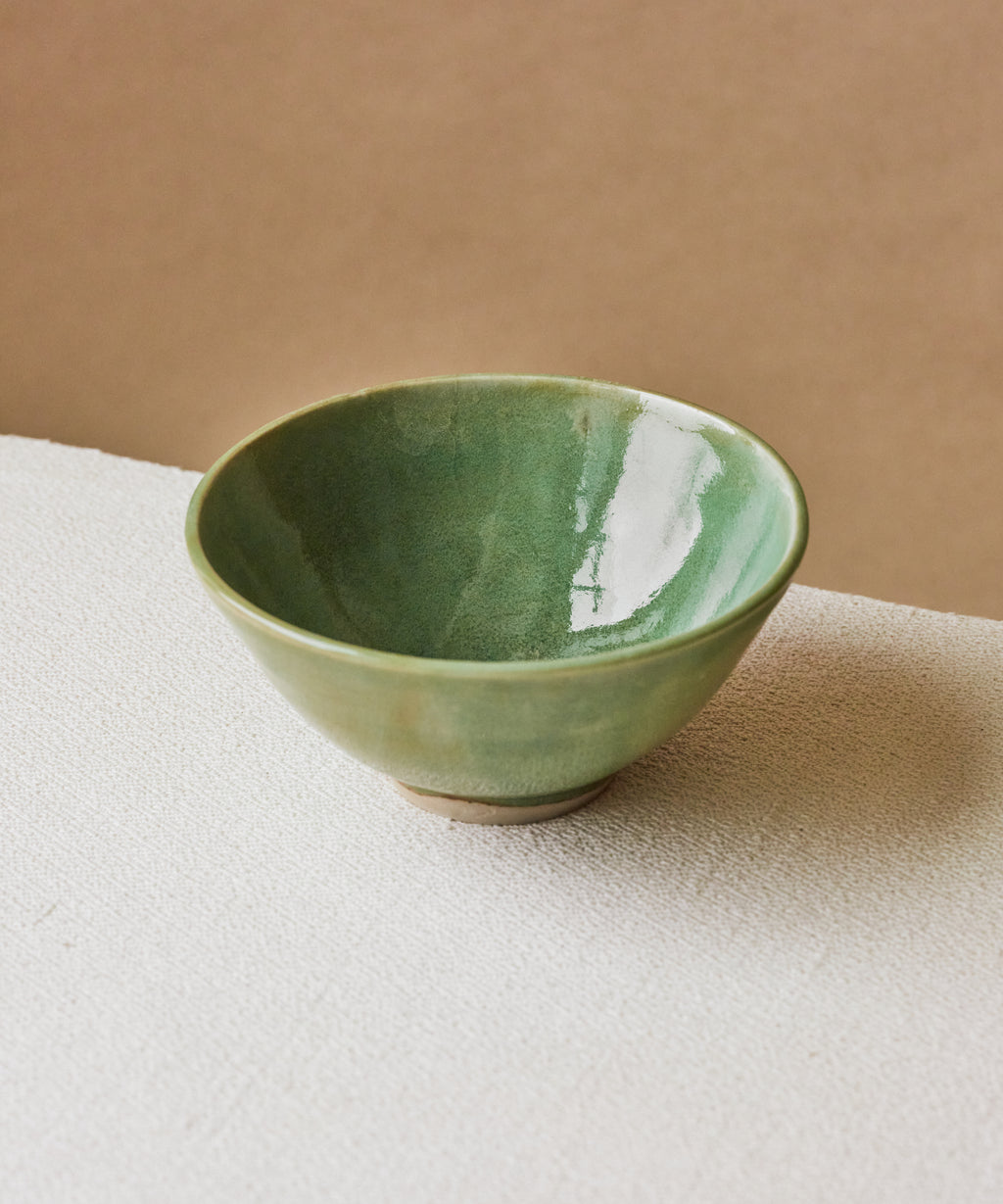 Bowl No. 16 top view, stoneware bowl with green glaze inside