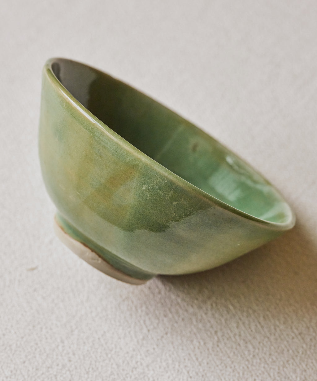 Bowl No. 16 side profile, green glaze outside by Danny Kostyshin