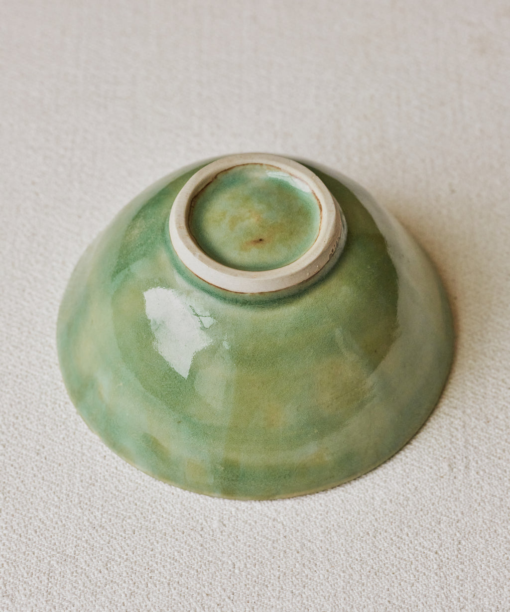 Bowl No. 16 underside, handmade stoneware clay body