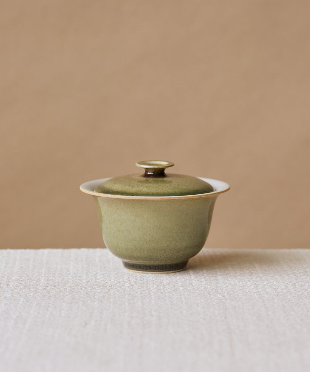 Ombre Green Gaiwan Vol 2, handcrafted gaiwan by Wang Xinghua, Jingdezhen, wakame green glaze with metallic bronze flakes