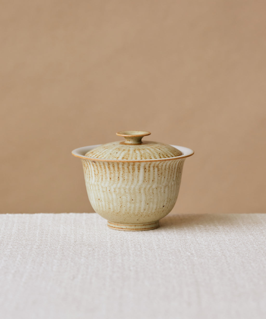 Ecru Seashell Gaiwan, handcrafted gaiwan by Wang Xinghua, Jingdezhen, spiral seashell glaze with kiln-fire markings