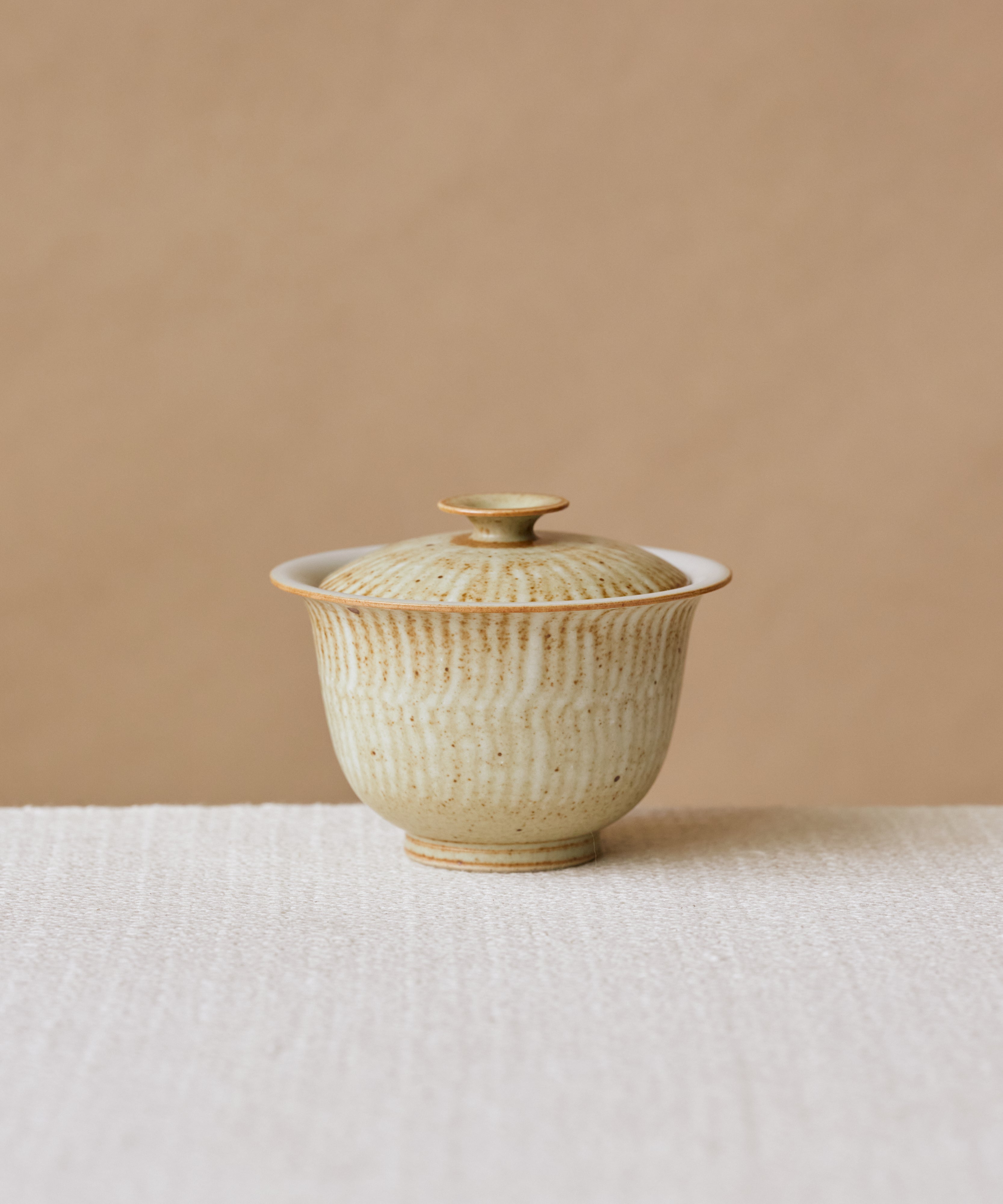 Ecru Seashell Gaiwan, handcrafted gaiwan by Wang Xinghua, Jingdezhen, spiral seashell glaze with kiln-fire markings