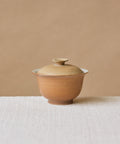 Clamshell V1 Gaiwan, handcrafted gaiwan by Wang Xinghua, Jingdezhen, dusty shell-like glaze with aquamarine rim detail