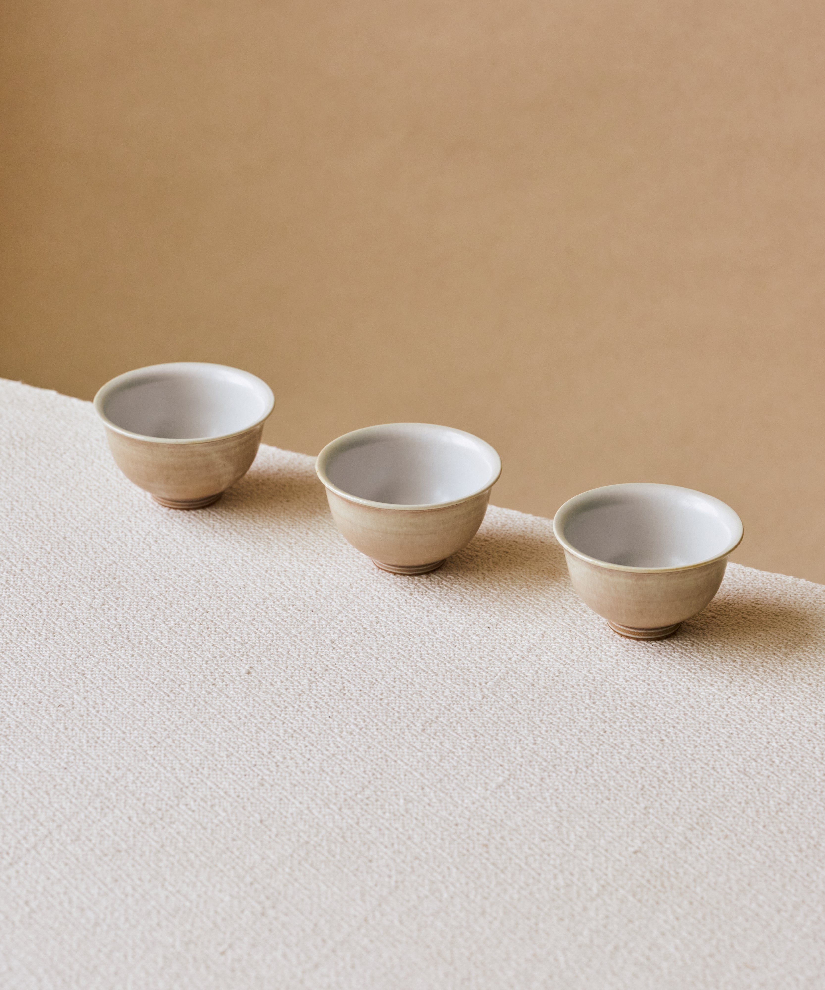 Clamshell Glaze Cup in hand, shell-like surface formed by nature, Wang Xinghua gongfu teaware