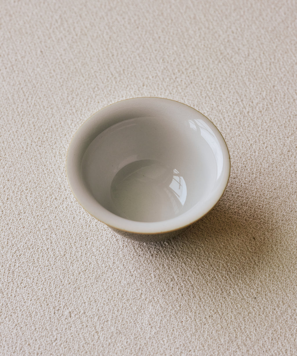 Ombre Green Gaiwan Vol 2 underside, unglazed foot ring, Jingdezhen clay body, Wang Xinghua