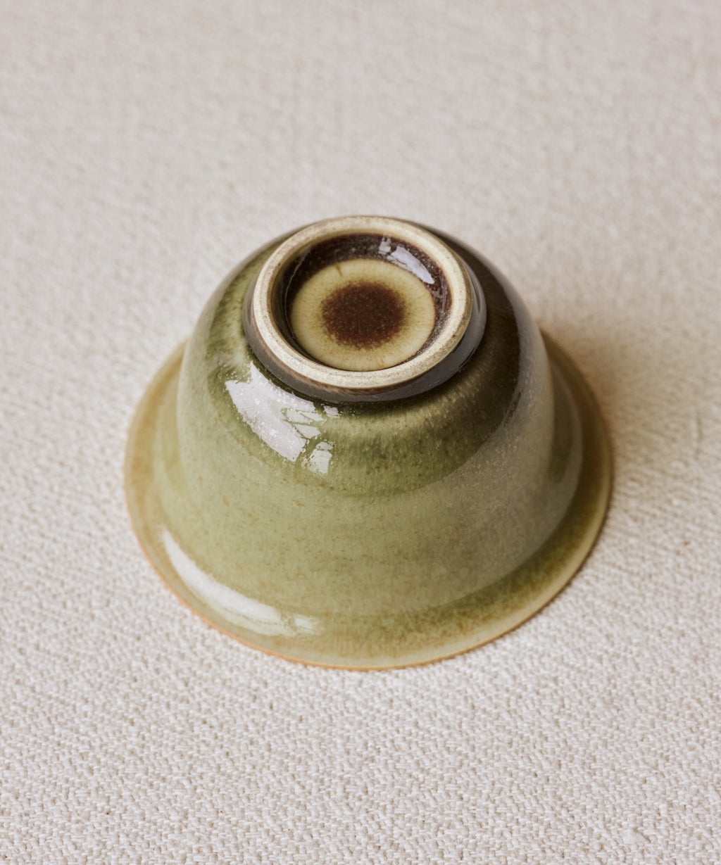 Ombre Green Gaiwan Vol 2 glaze detail, metallic bronze flakes on wakame green, Jingdezhen porcelain