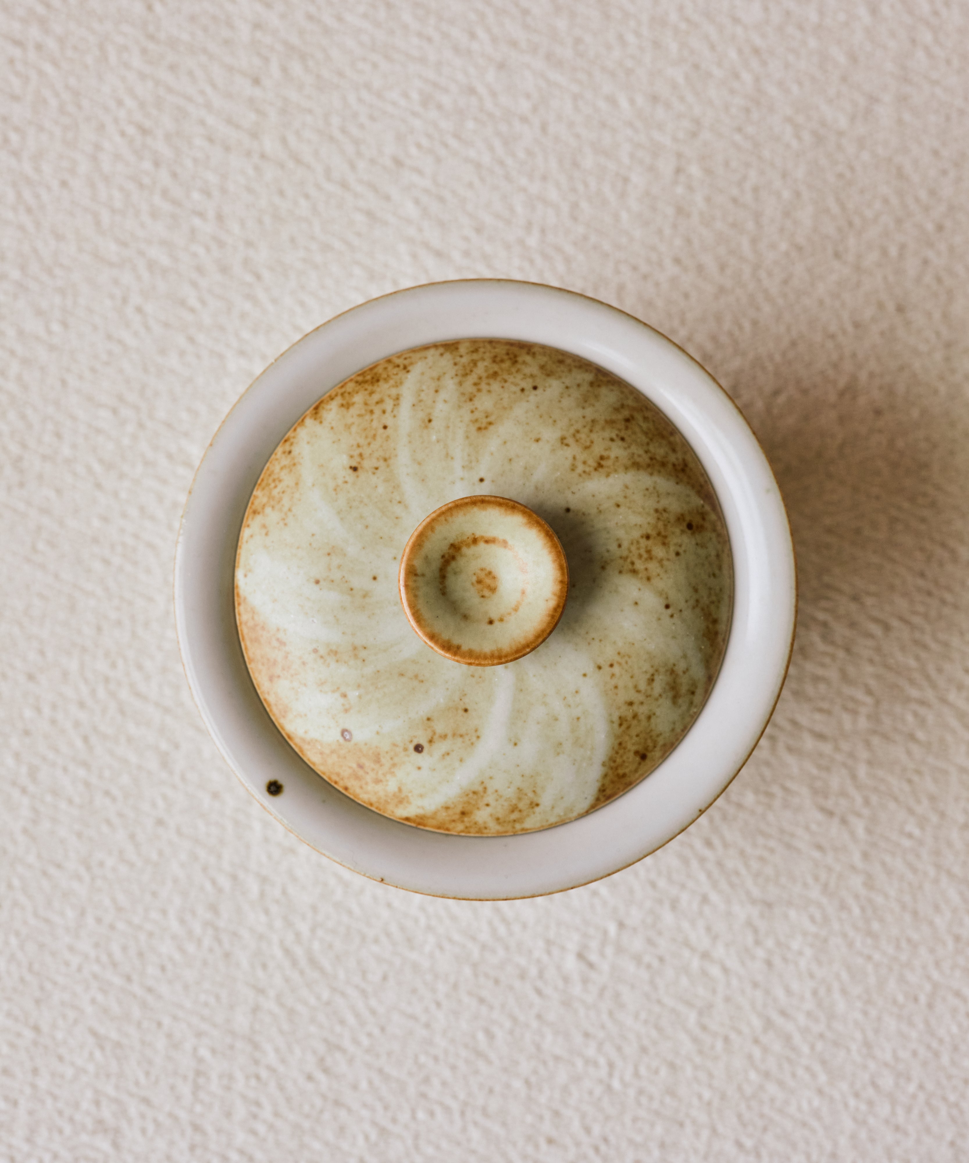 Ecru Brushstroke Gaiwan interior, matte white interior glaze, handcrafted by Wang Xinghua, Jingdezhen