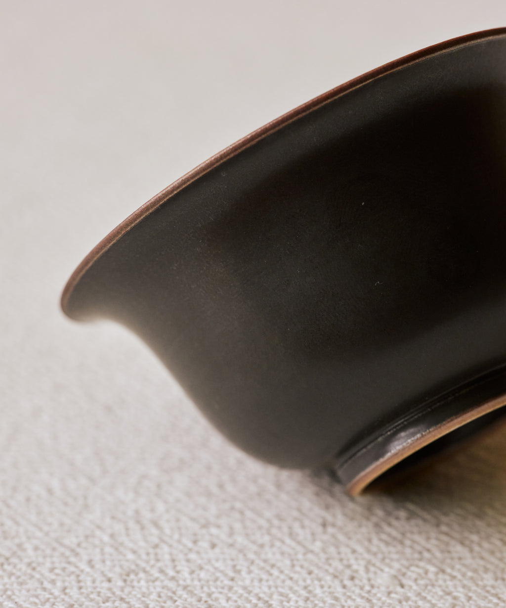 Gaiwan Black Peacock interior glaze, green-ringed spots on matte black, Jingdezhen clay and porcelain