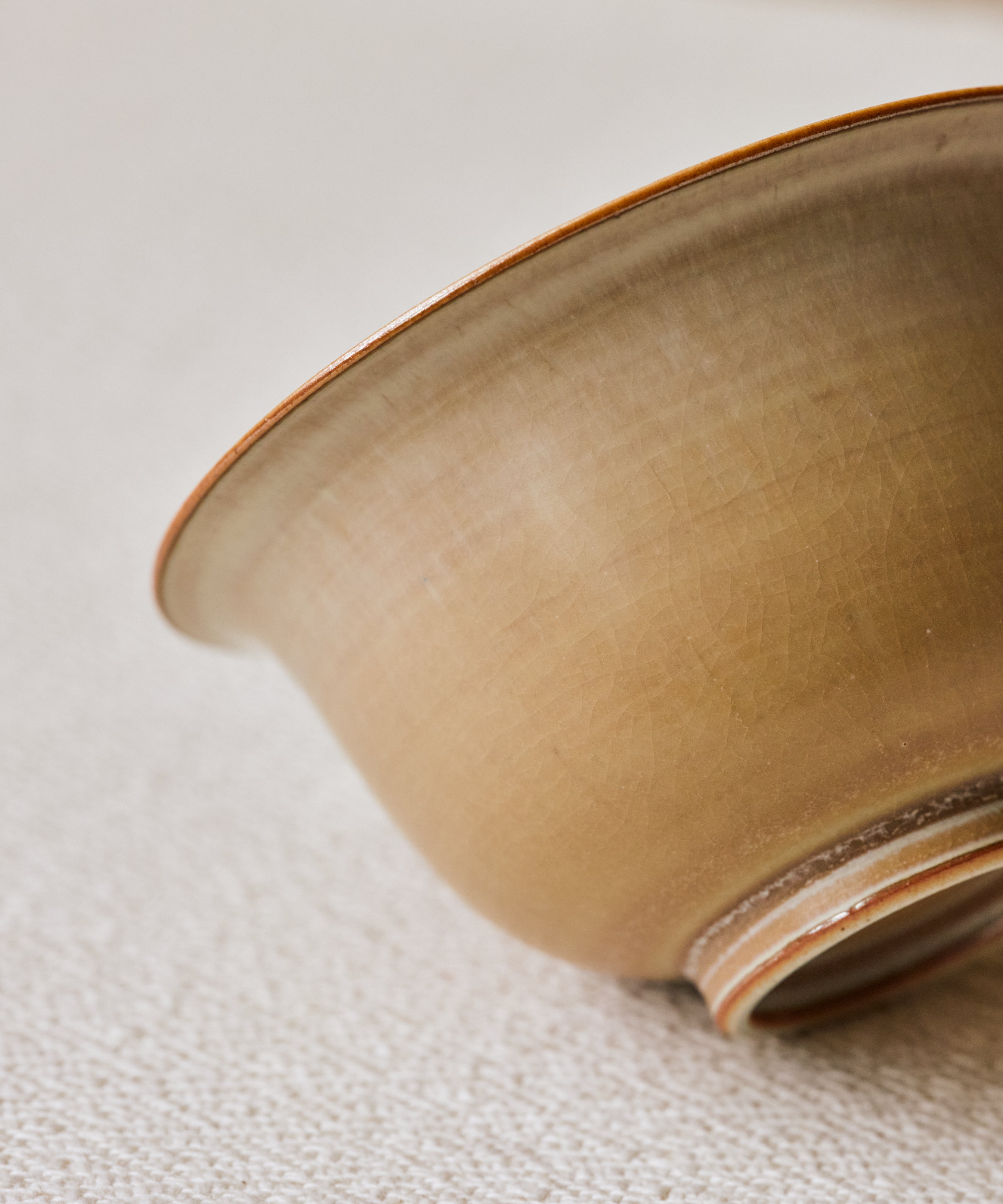 Clamshell V2 Gaiwan side view, organic shell surface, reduction-fired at 1300°C, Wang Xinghua
