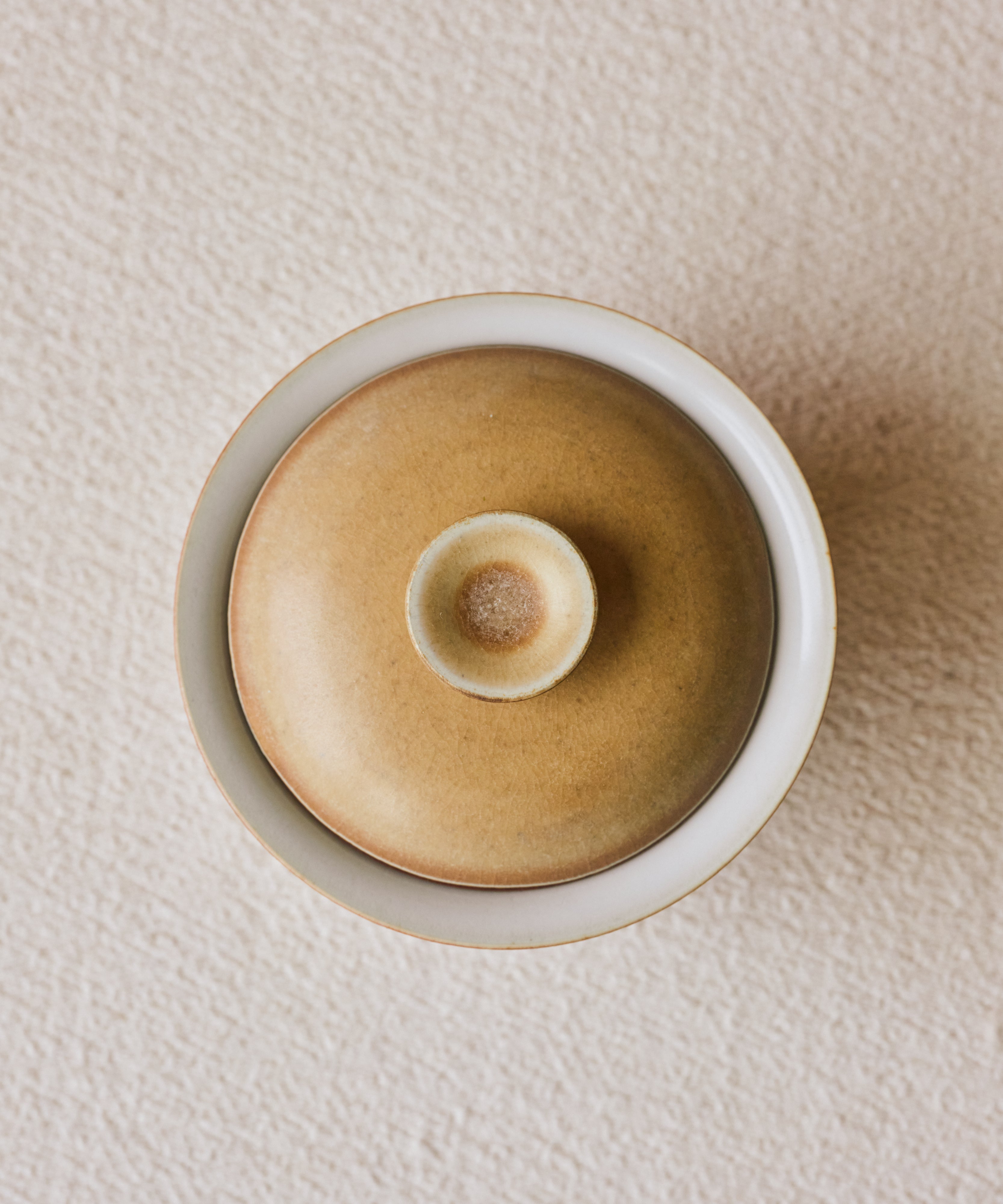 Clamshell V1 Gaiwan interior, matte white glaze inside, handcrafted gaiwan by Wang Xinghua, Jingdezhen