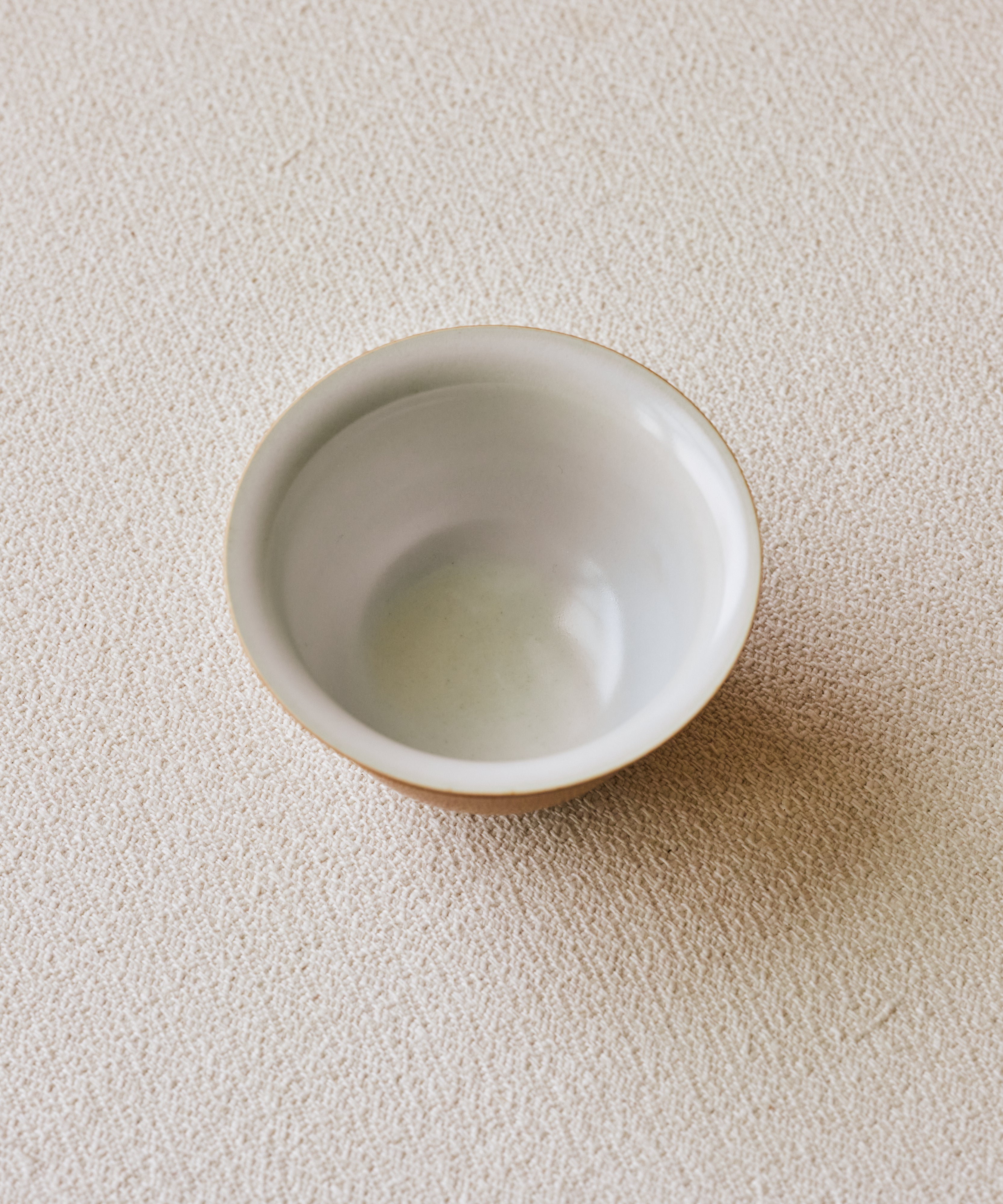 Clamshell V1 Gaiwan side view, organic shell-like surface, reduction-fired at 1300°C, Wang Xinghua