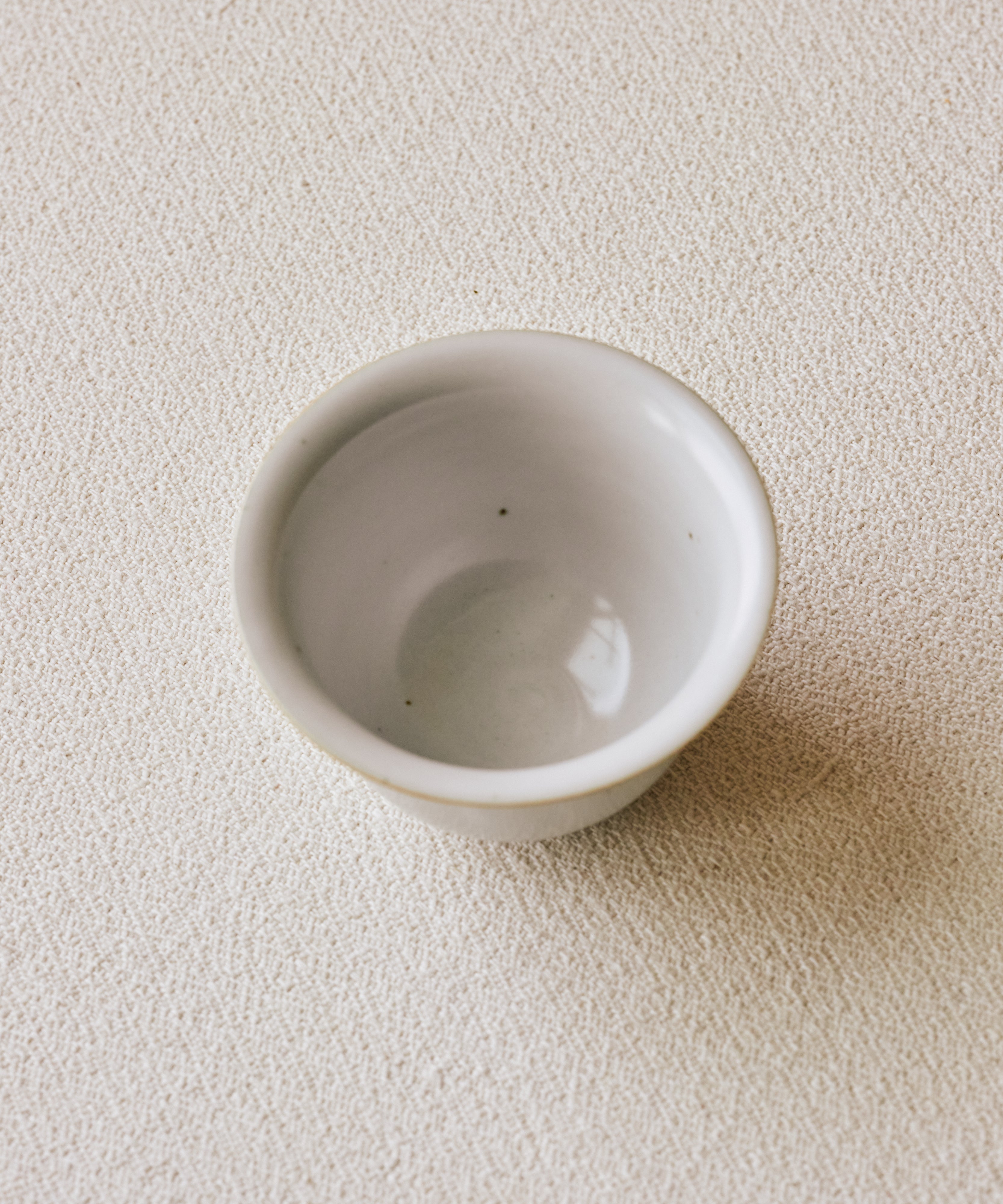 Sateen Porcelaine V2 Gaiwan underside, unglazed foot ring, Jingdezhen clay body, Wang Xinghua