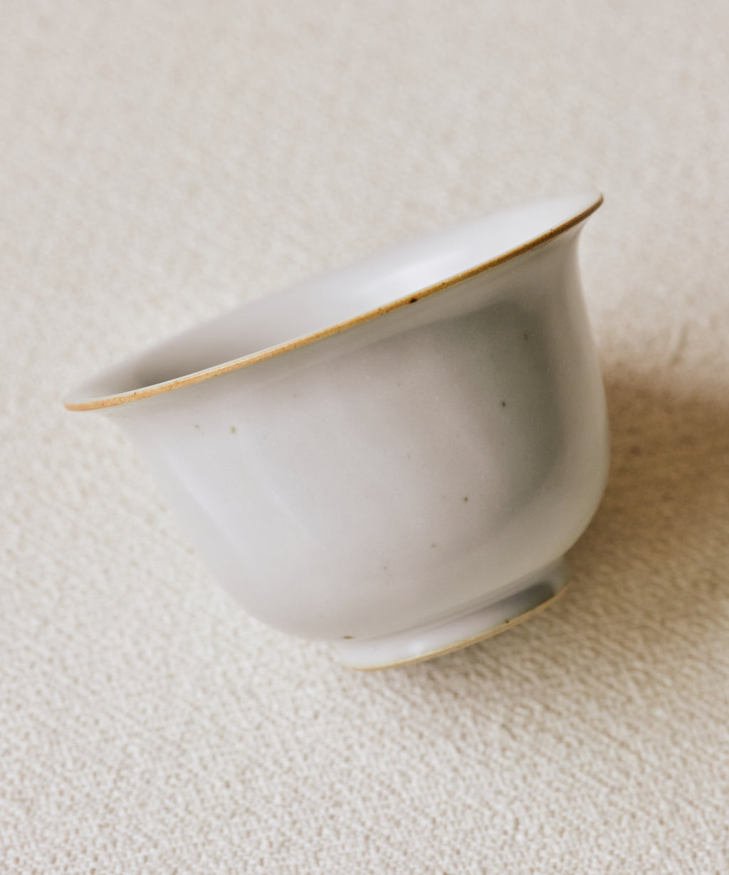 Sateen Porcelaine V2 Gaiwan interior glaze, subtle tone variegation on white, Jingdezhen porcelain