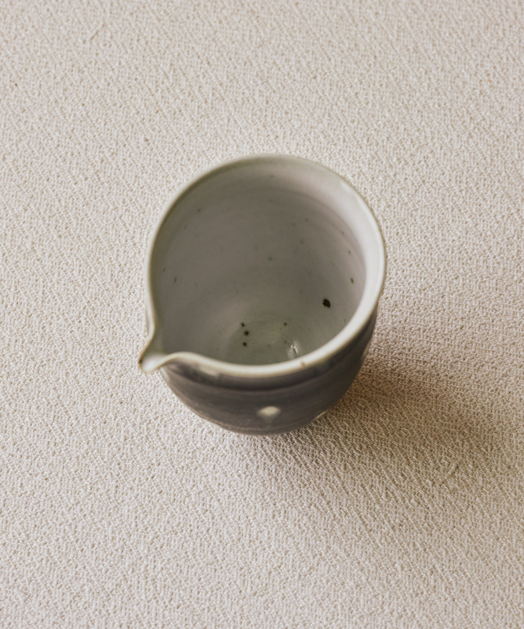 Black Peacock Pitcher Type I underside, unglazed foot ring, Jingdezhen clay body, Wang Xinghua