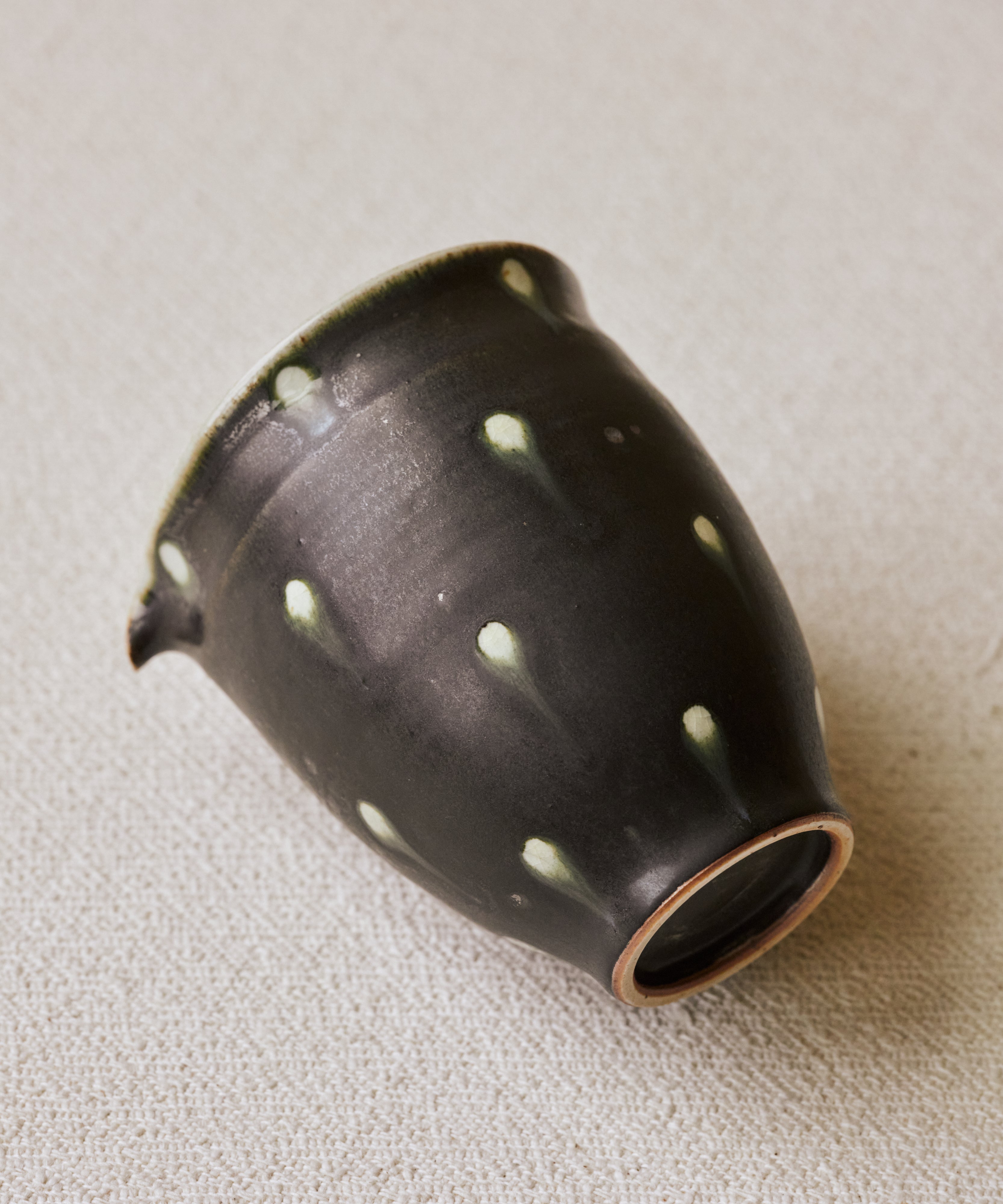 Black Peacock Pitcher Type I glaze detail, black peacock surface, Jingdezhen clay and porcelain