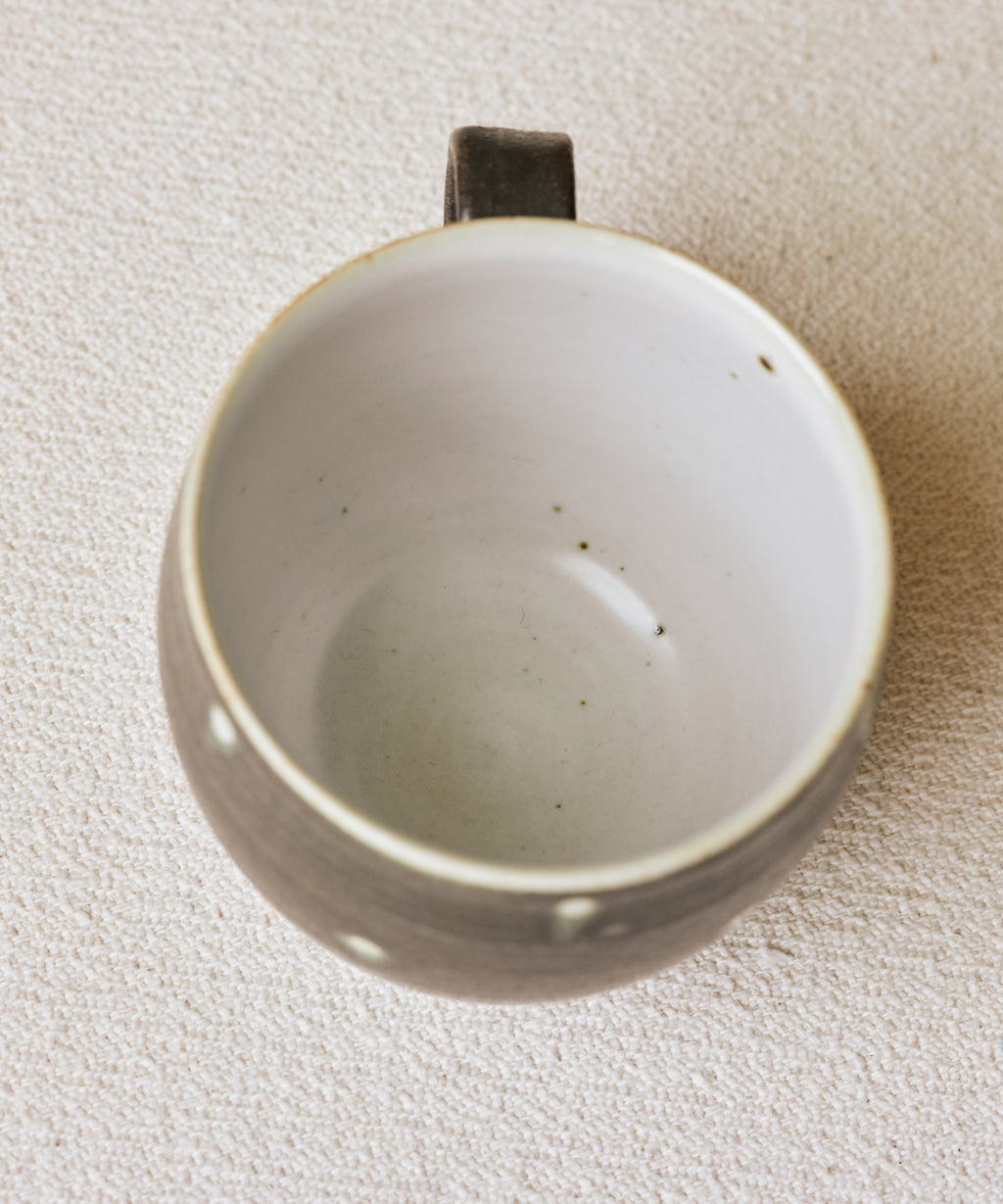 Black Peacock Mug handle detail, handcrafted Jingdezhen porcelain, reduction-fired at 1300°C