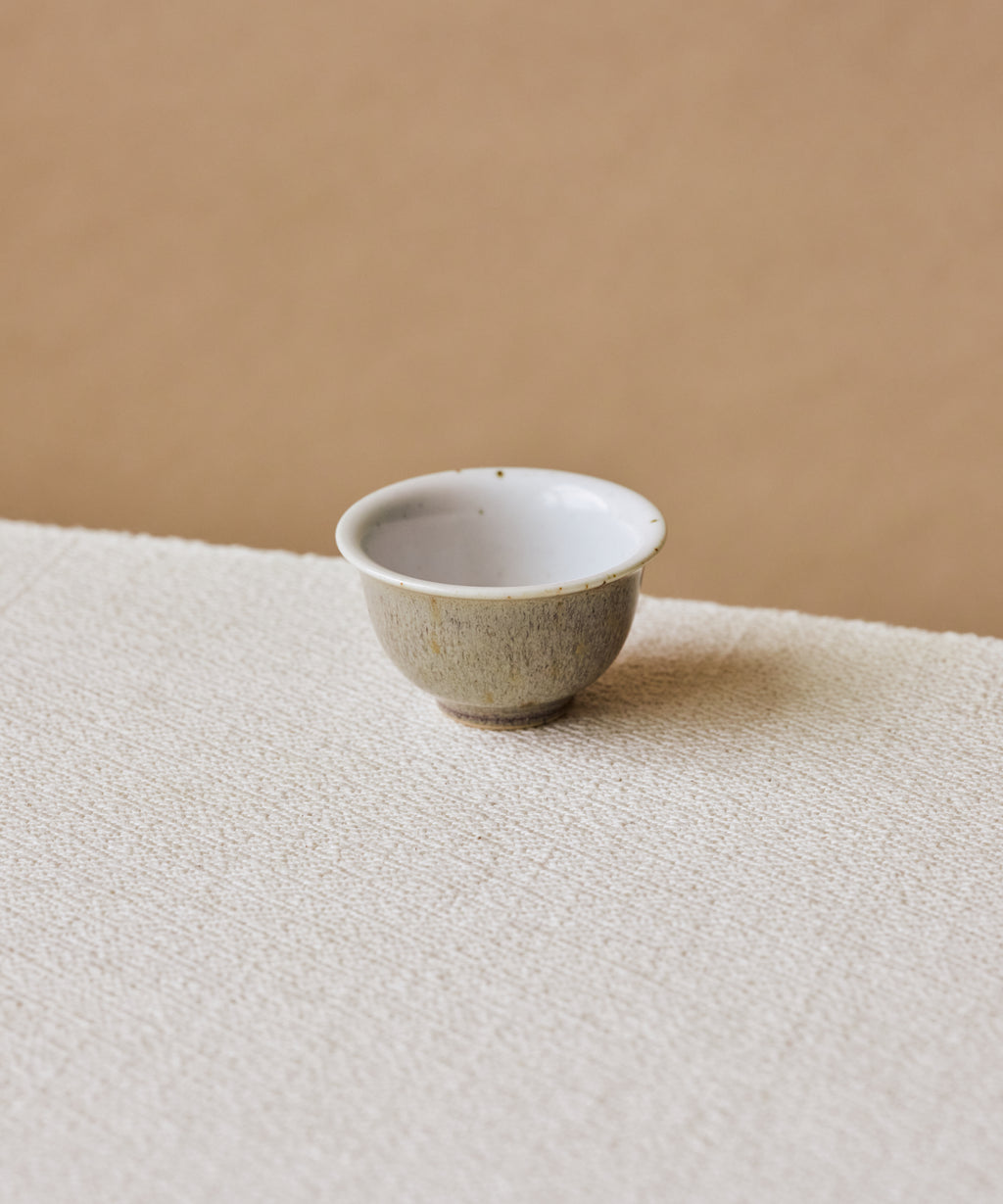 Purple Rain Cup V2 in hand, atomized purple glaze, Wang Xinghua gongfu teaware, Jingdezhen