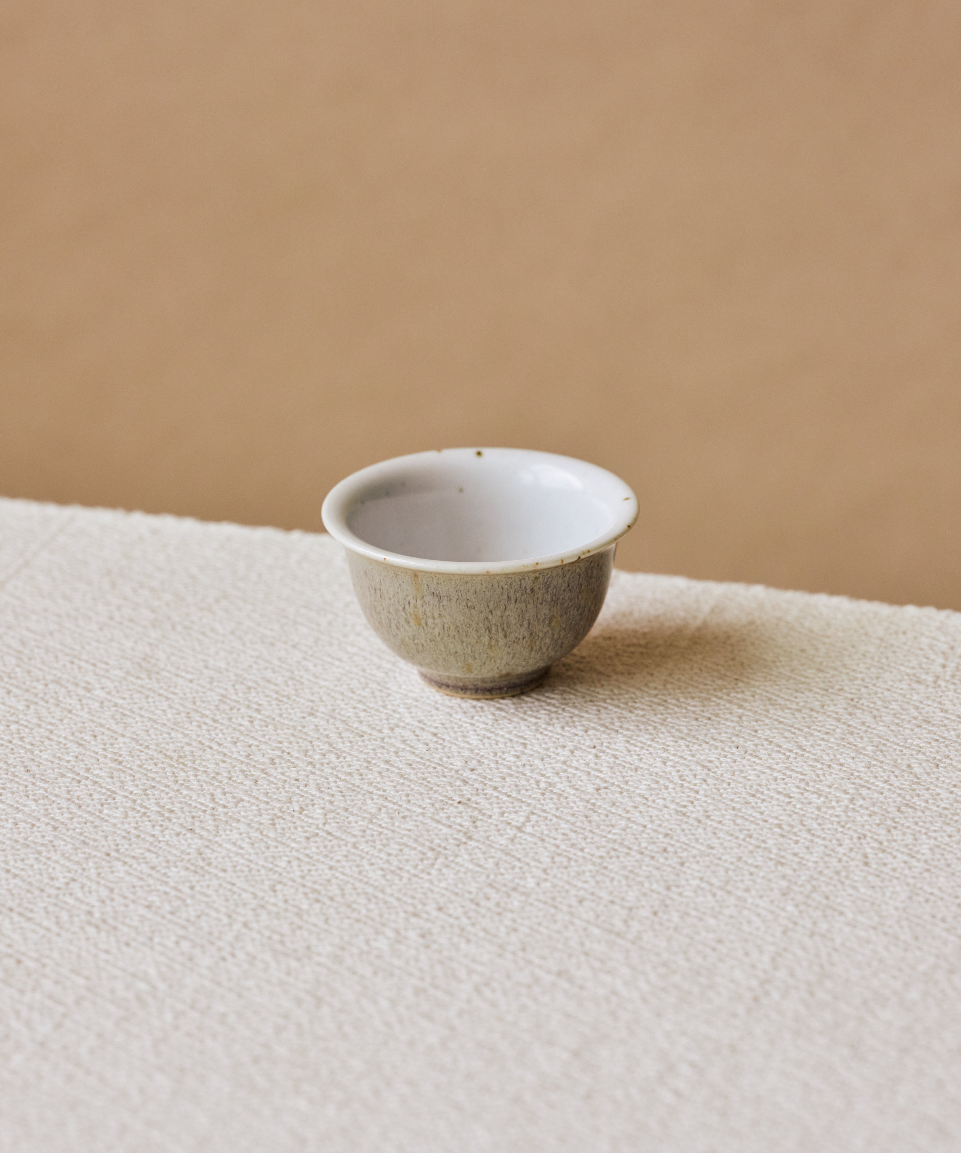 Purple Rain Cup V2 in hand, atomized purple glaze, Wang Xinghua gongfu teaware, Jingdezhen
