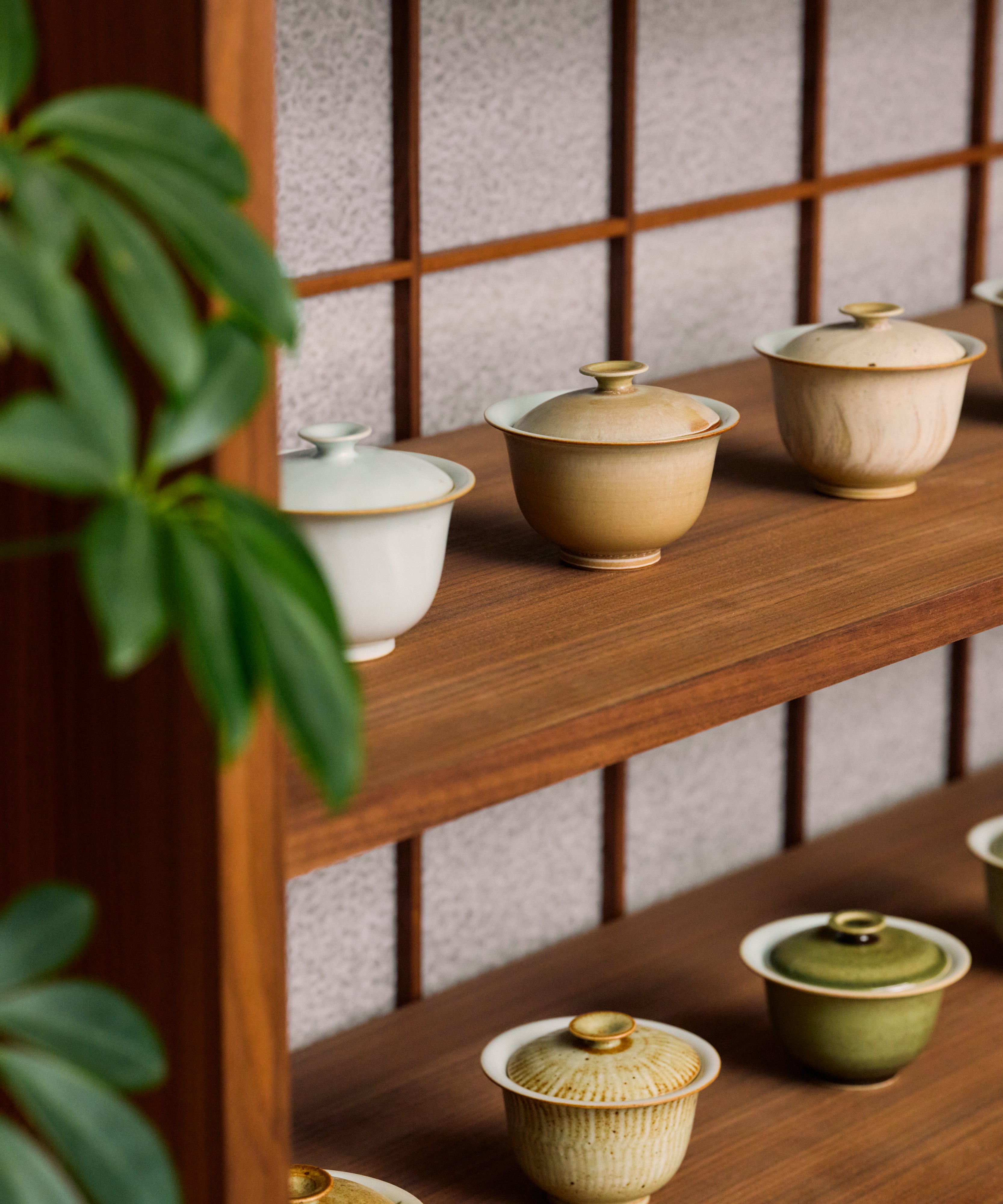 Clamshell V1 Gaiwan, dusty shell glaze detail, handcrafted gongfu teaware from Jingdezhen
