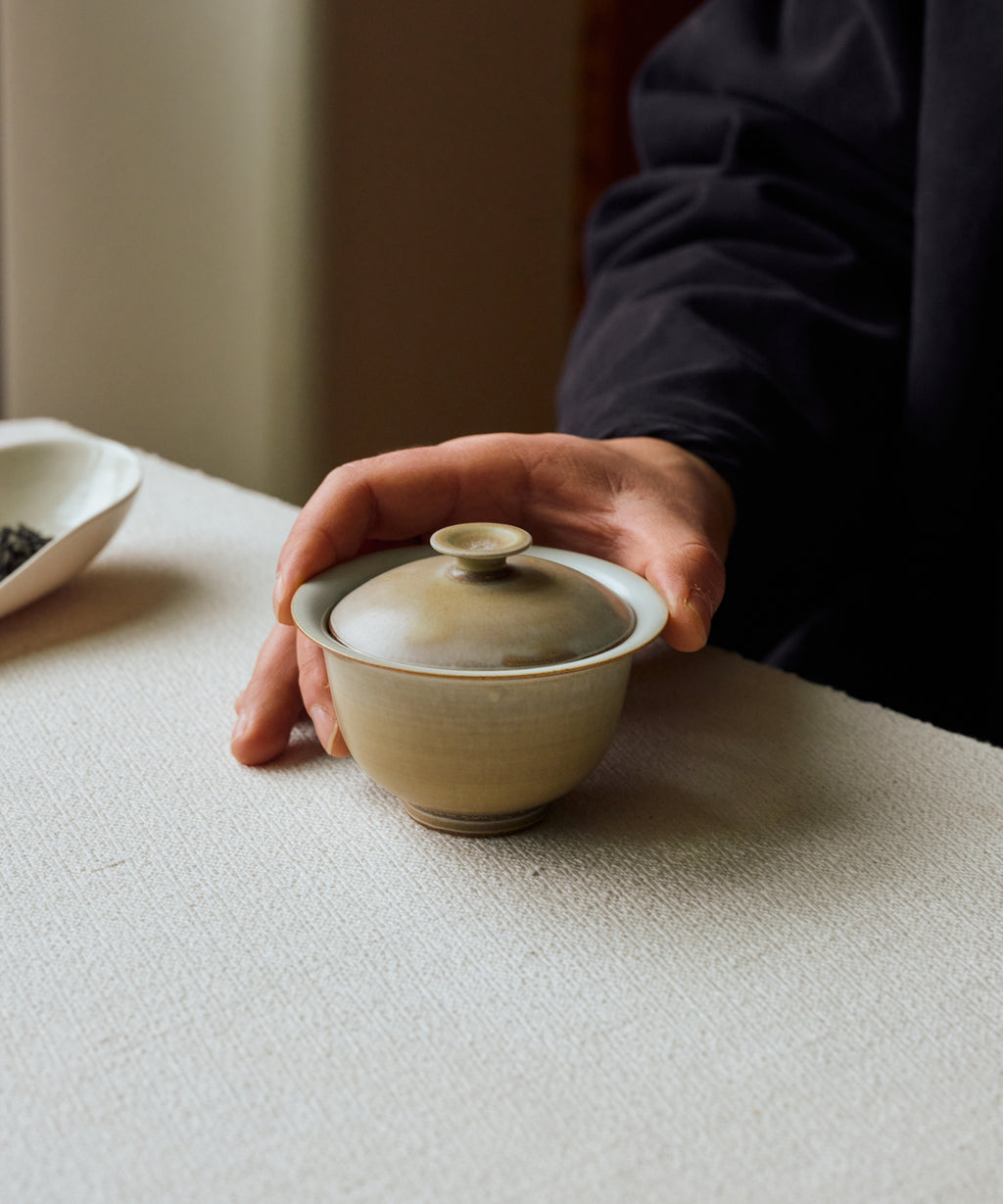 Clamshell V2 Gaiwan, shell-like glaze close-up, gongfu teaware by Wang Xinghua, Jingdezhen