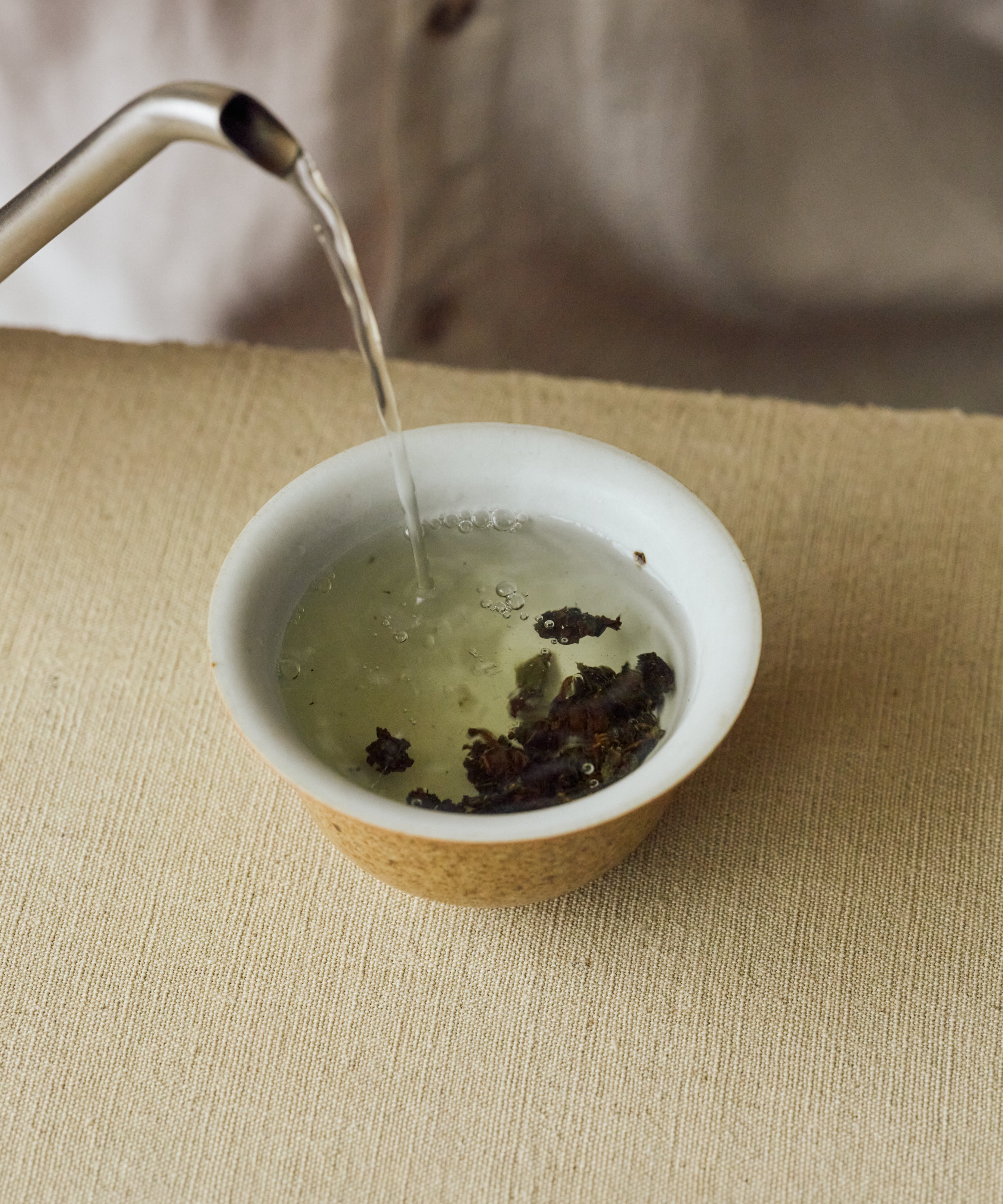 Brewing Semi Wild Baiya Qilan in gaiwan — slow roasted over lychee charcoal for 30+ hours