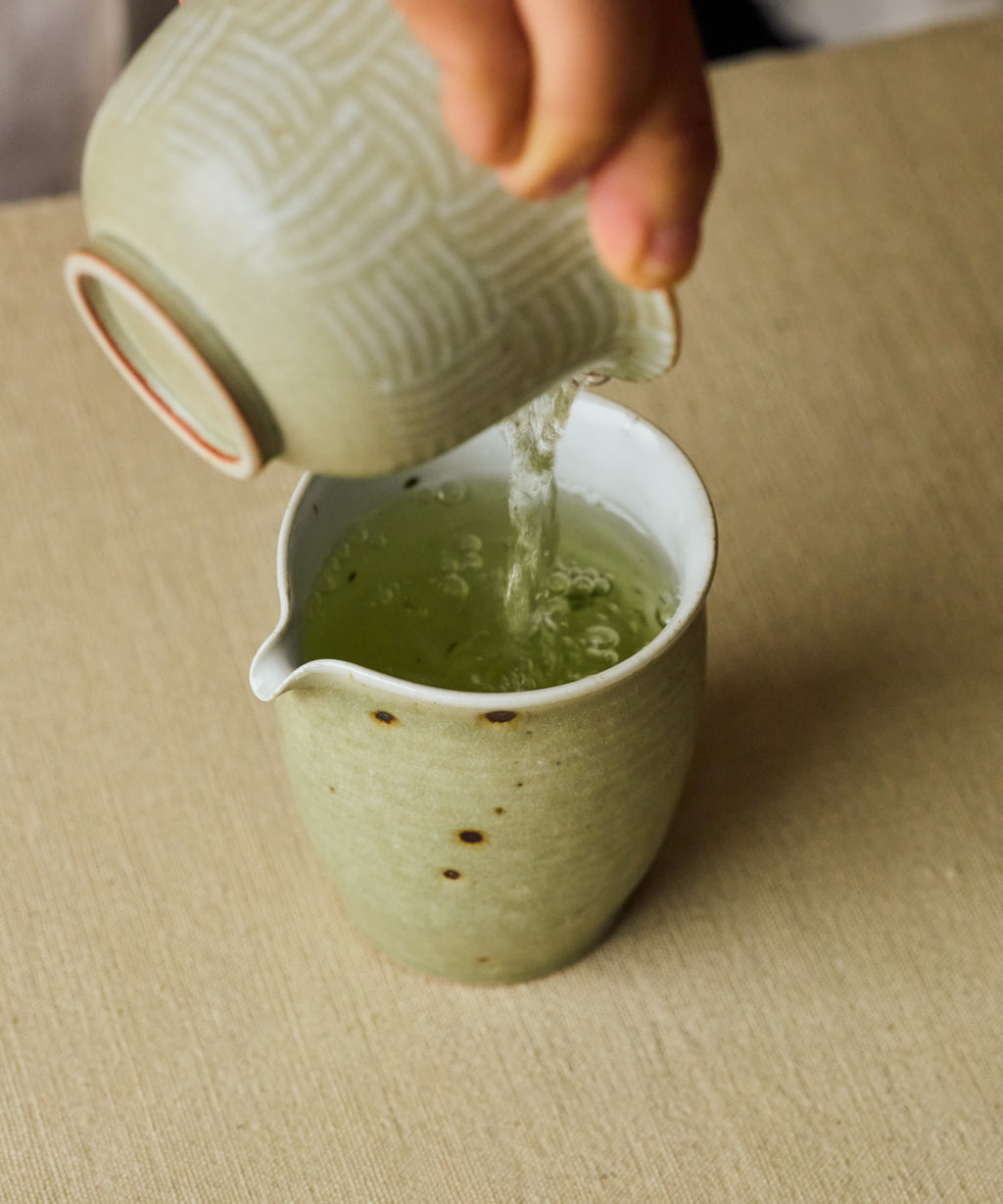 Brewed Cuifeng oolong in tasting cups — 8500 ft elevation Taiwan high mountain oolong, November 2025