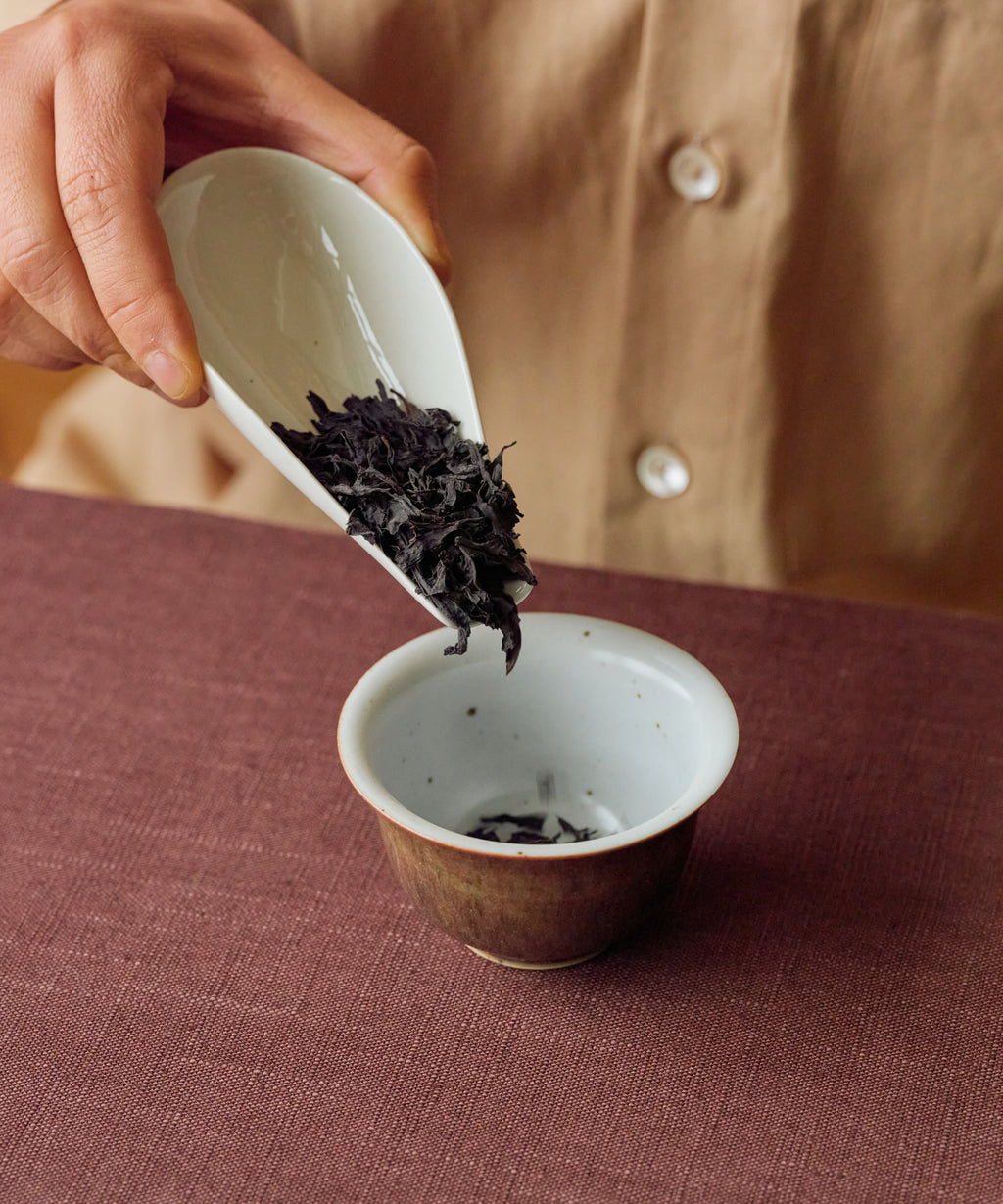 Brewing Black Oolong — Master Lin's experimental Golden Cassia oolong, charcoal roasted, Anxi