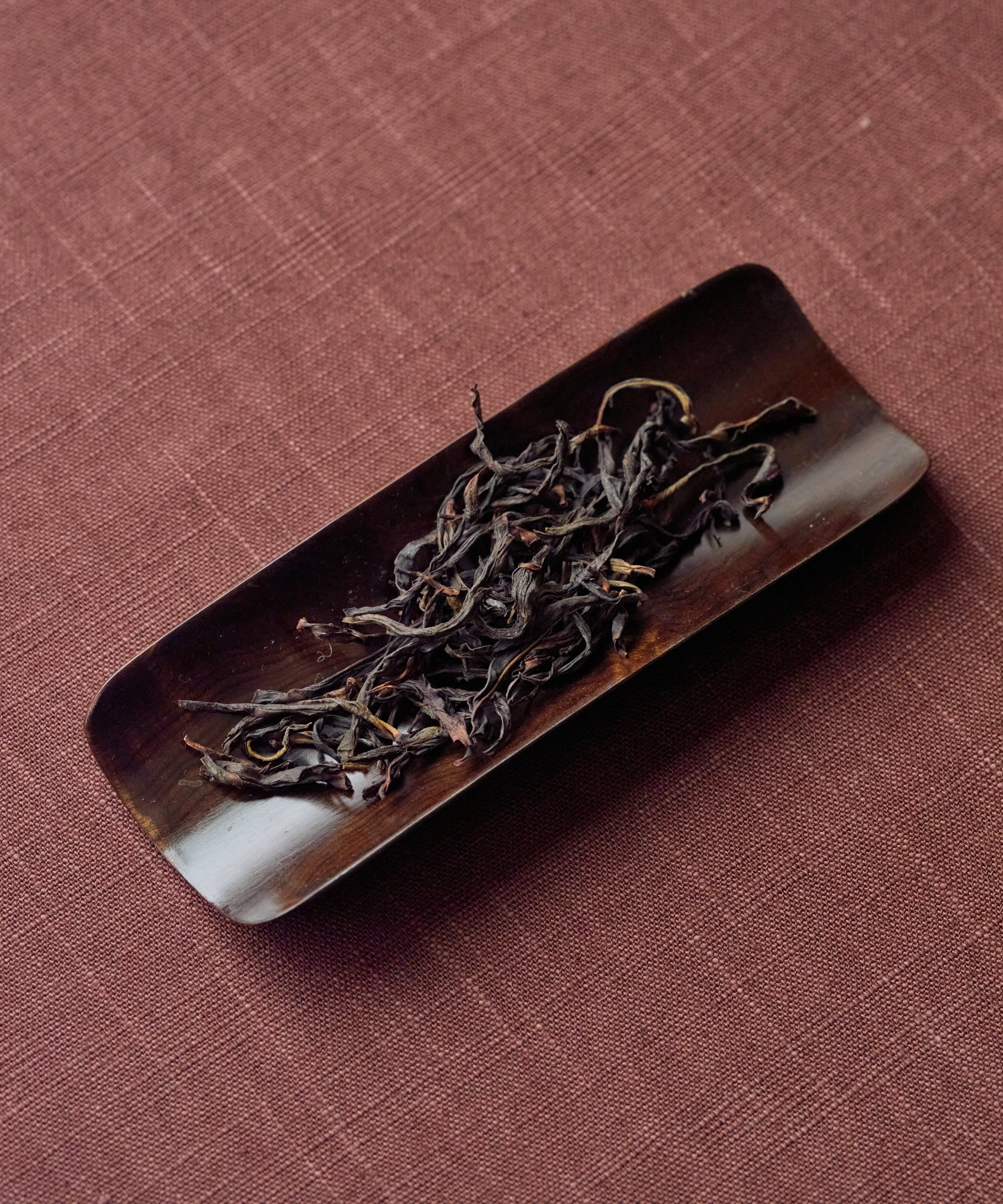 Da'an Song Zhong dry leaves — dark, mottled Phoenix dancong from ~50-year-old trees, Wudong Mountain