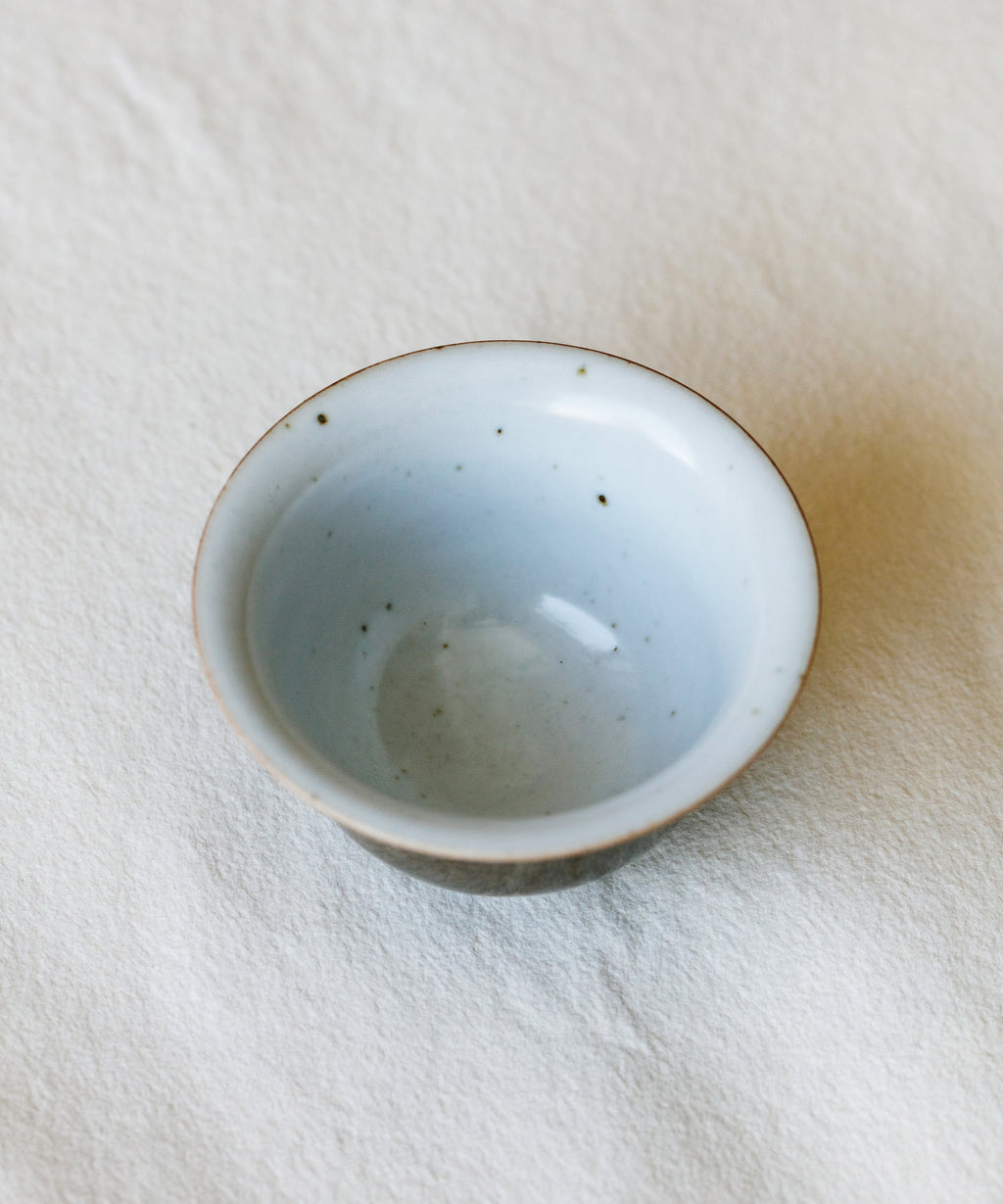 Mini Purple Rain Gaiwan underside, unglazed foot ring, Jingdezhen clay body, Wang Xinghua
