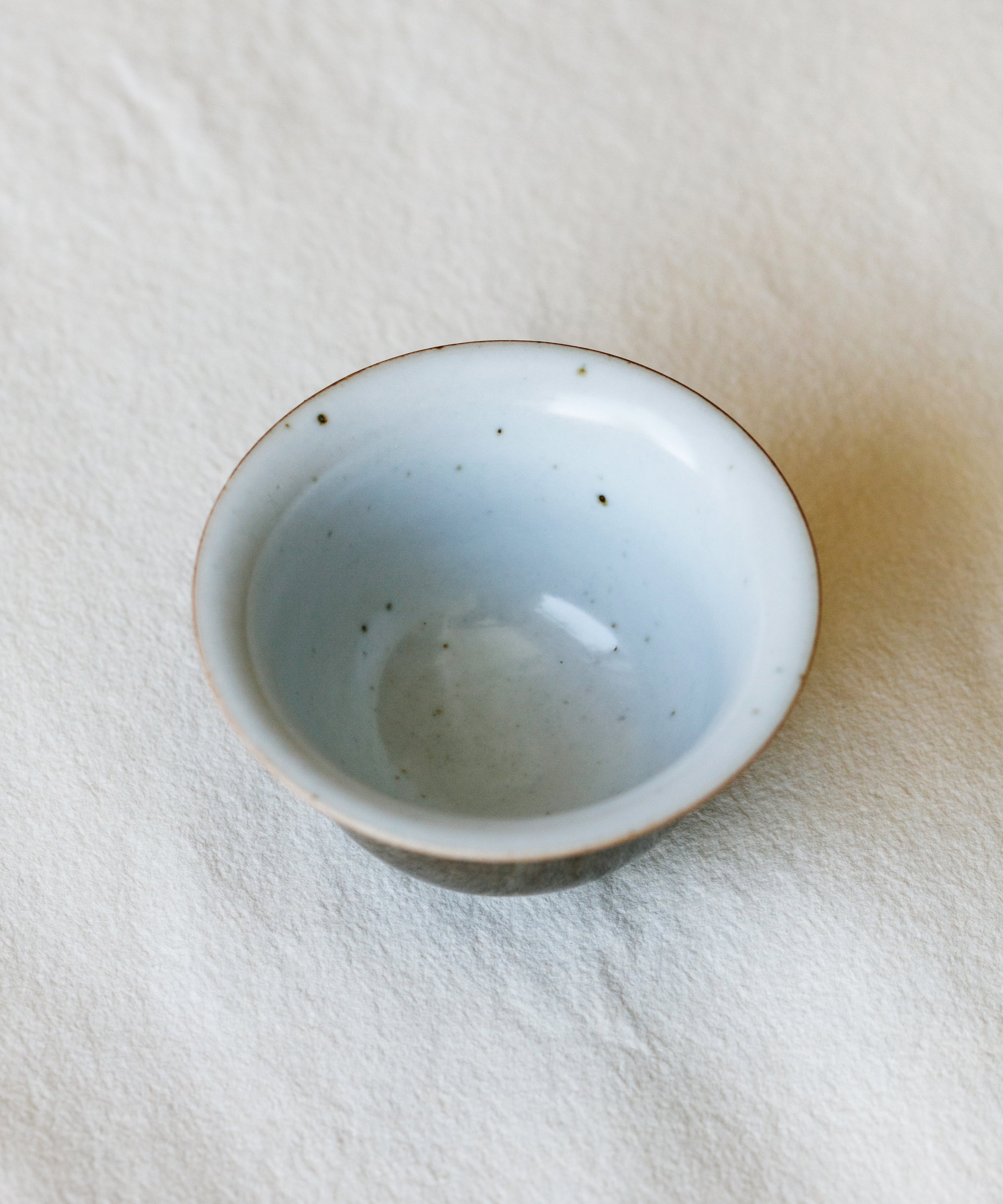 Mini Purple Rain Gaiwan underside, unglazed foot ring, Jingdezhen clay body, Wang Xinghua