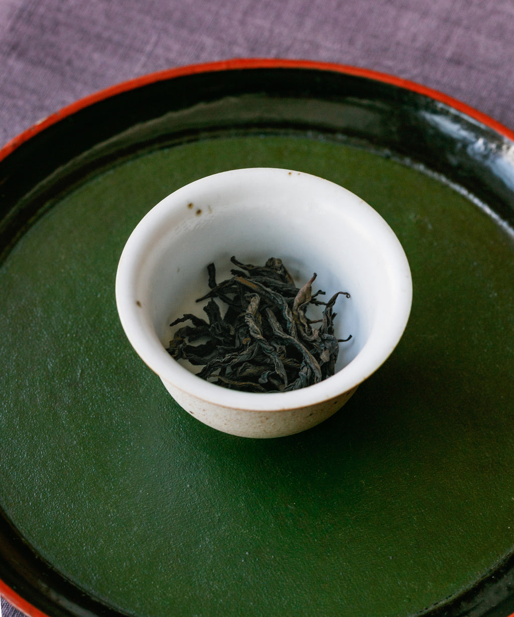 Brewing Gold Peony oolong in gaiwan — true cliff Wuyi rock oolong, 4 rounds charcoal roast