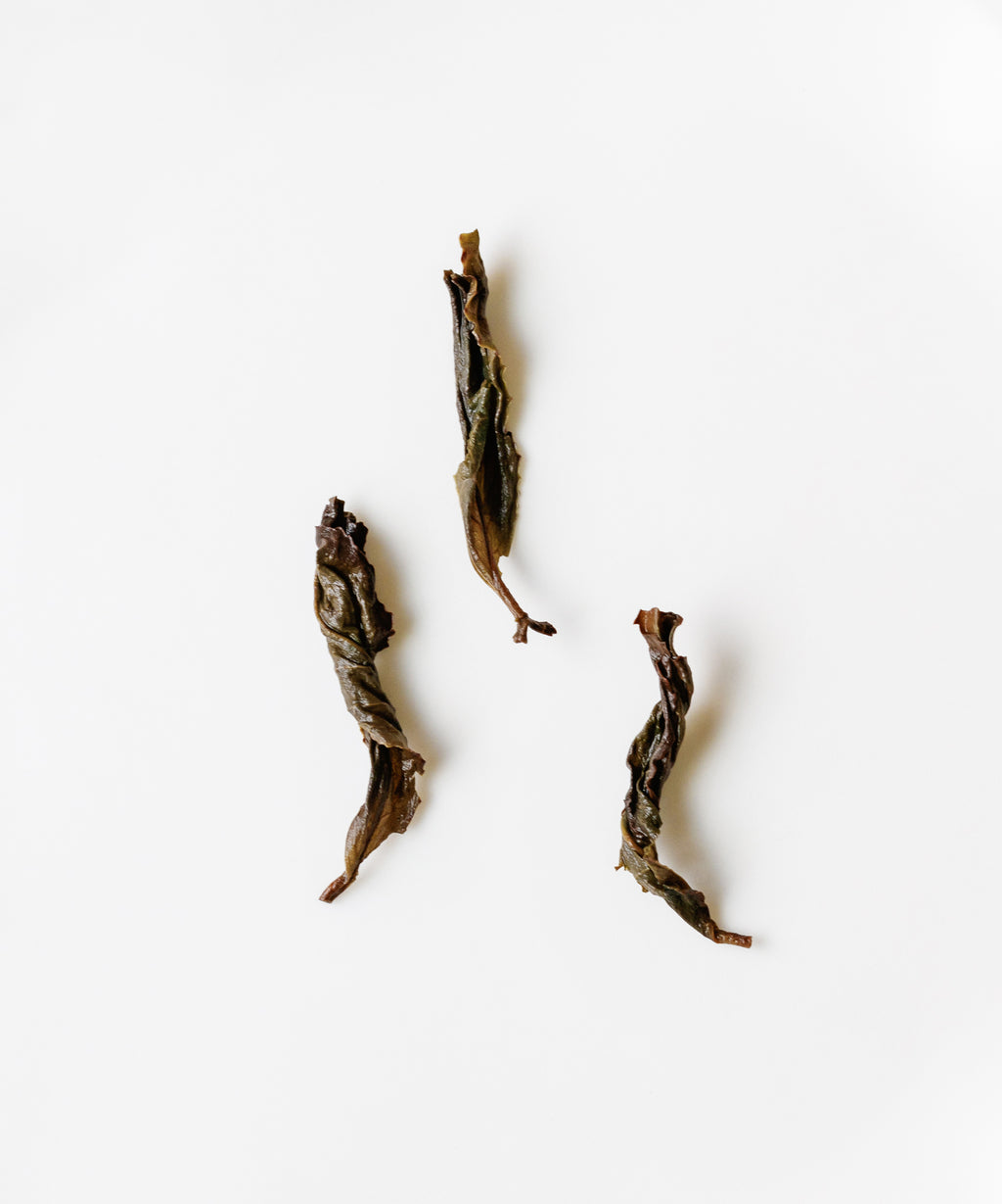 Gold Peony true cliff rock oolong from Jade Stone Cliff — charcoal roasted Wuyi oolong with cacao and peach notes