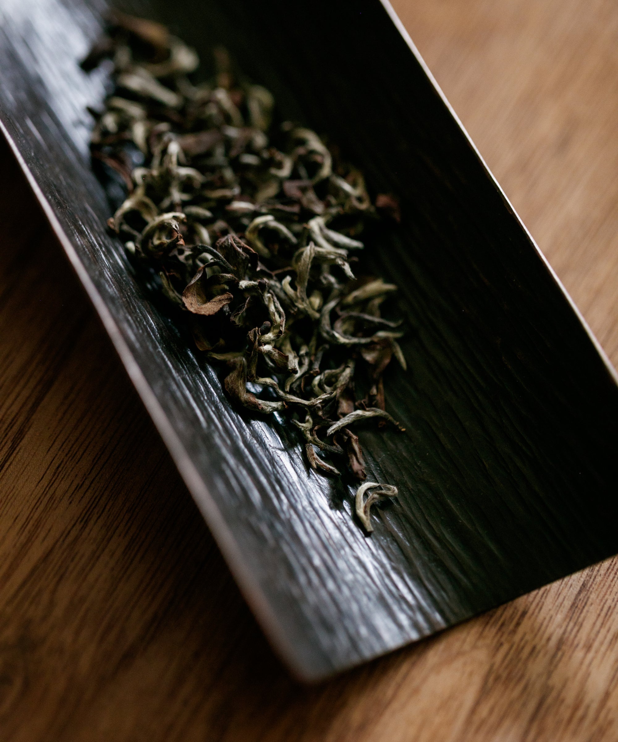 Oriental Beauty Gold dry leaves, hand-picked one-bud-one-leaf oolong from E'mei, Hsinchu, Taiwan