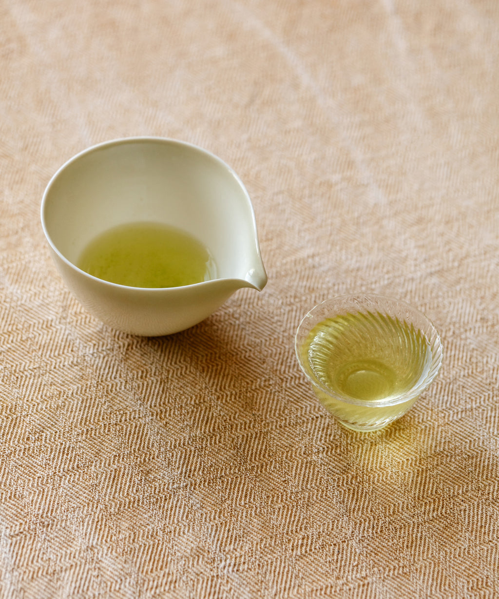 Yame Gyokuro Sen steeping, releasing fresh popcorn aroma