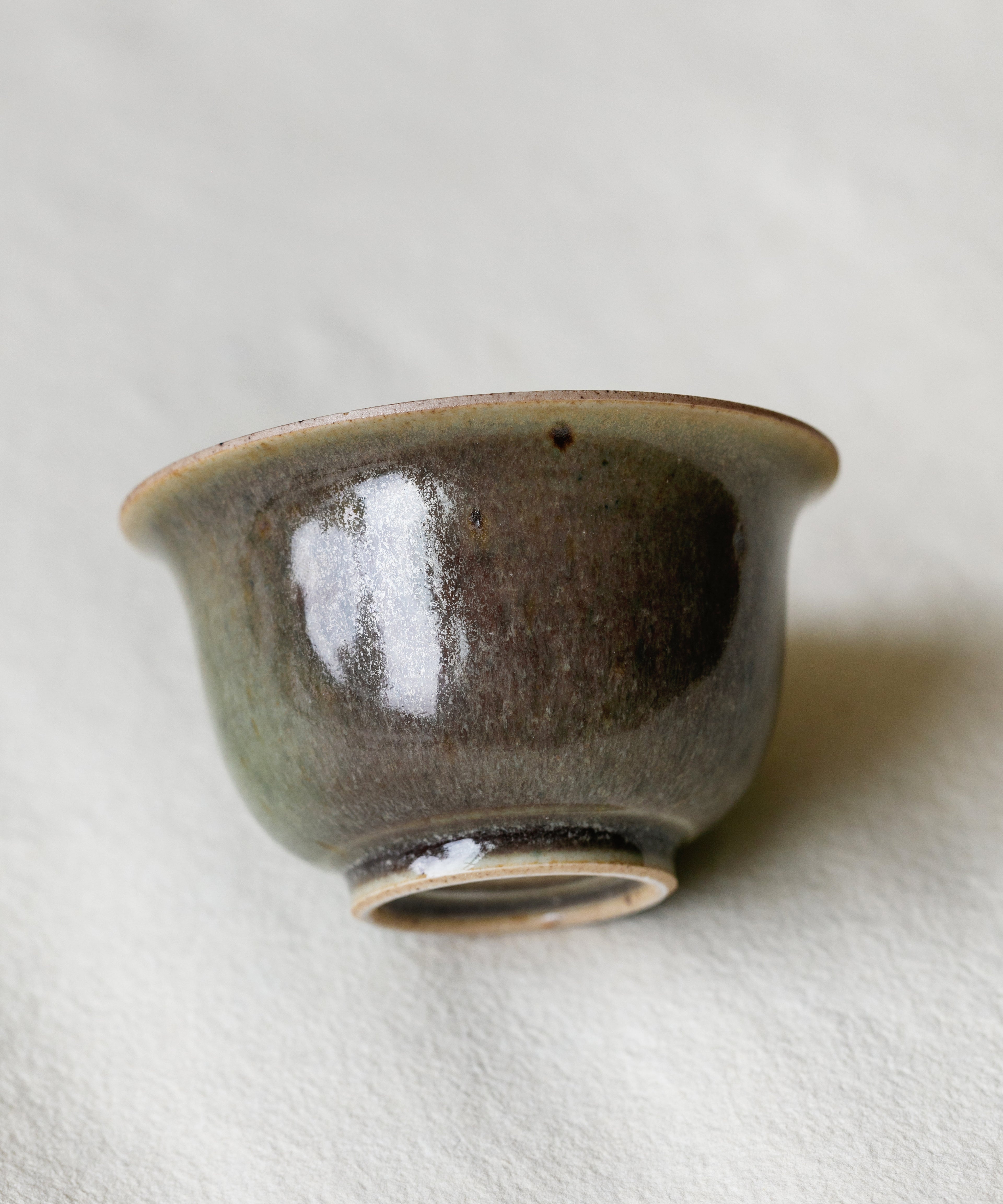 Small Purple Rain Gaiwan side view, purple rain surface, Wang Xinghua, Jingdezhen porcelain