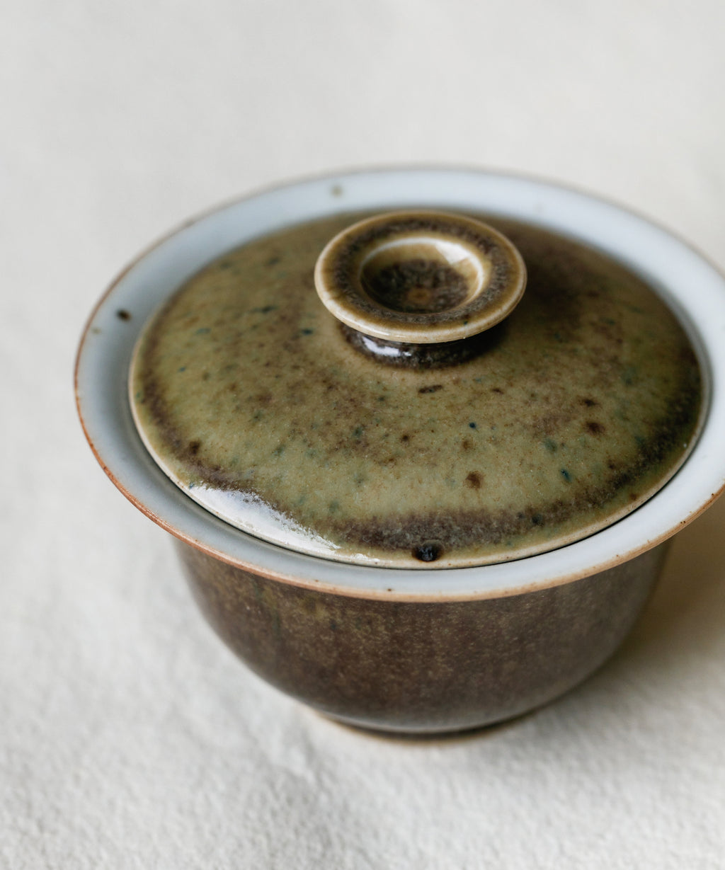 Mini Purple Rain Gaiwan side view, purple rain surface, reduction-fired at 1300°C, Wang Xinghua