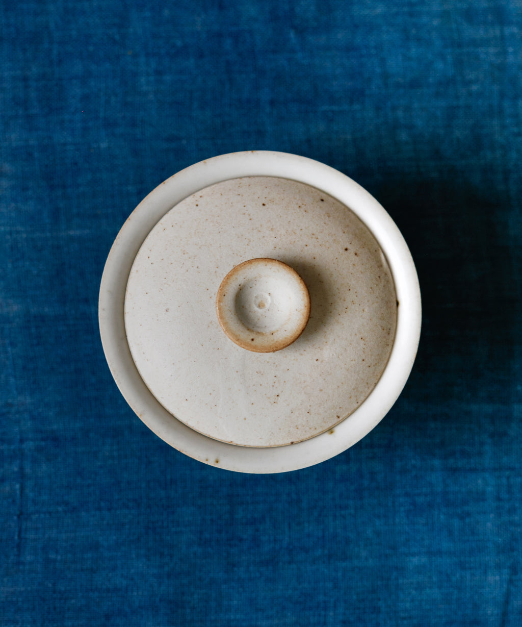 Mini Sunrise Matte Gaiwan in hand, warm sunrise matte glaze showing scale, Wang Xinghua gongfu teaware