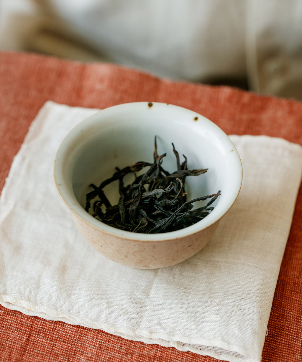 Brewing Da'an Sunrise Red — Phoenix oolong from Da'an Village at 3000 ft, Wudong Mountain