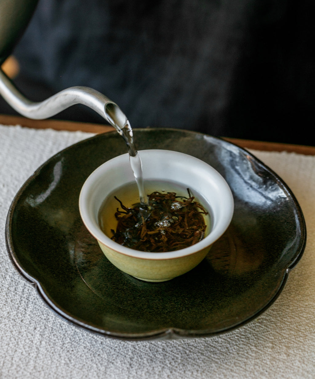 Brewing Meizhan Black — Yunnan black tea with rose and honey water clarity, Fengqing