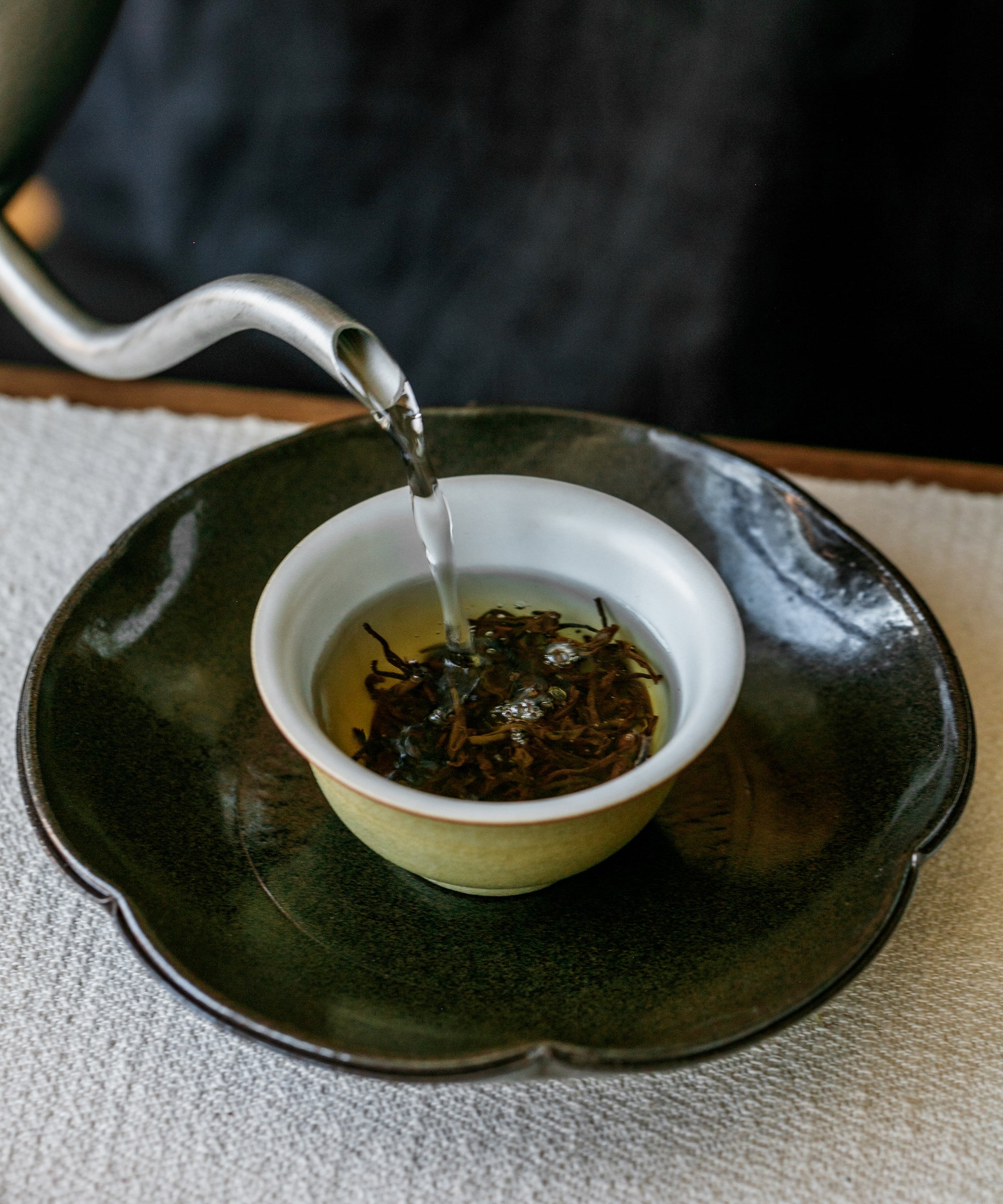 Brewing Meizhan Black — Yunnan black tea with rose and honey water clarity, Fengqing